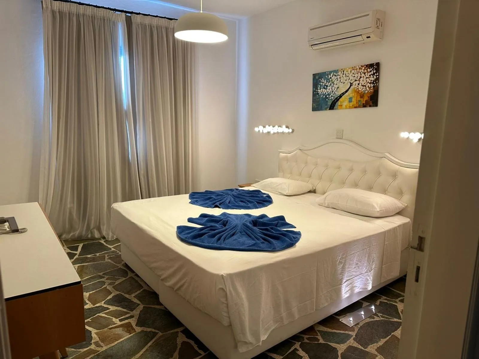 Bed in Tasmaria Aparthotel