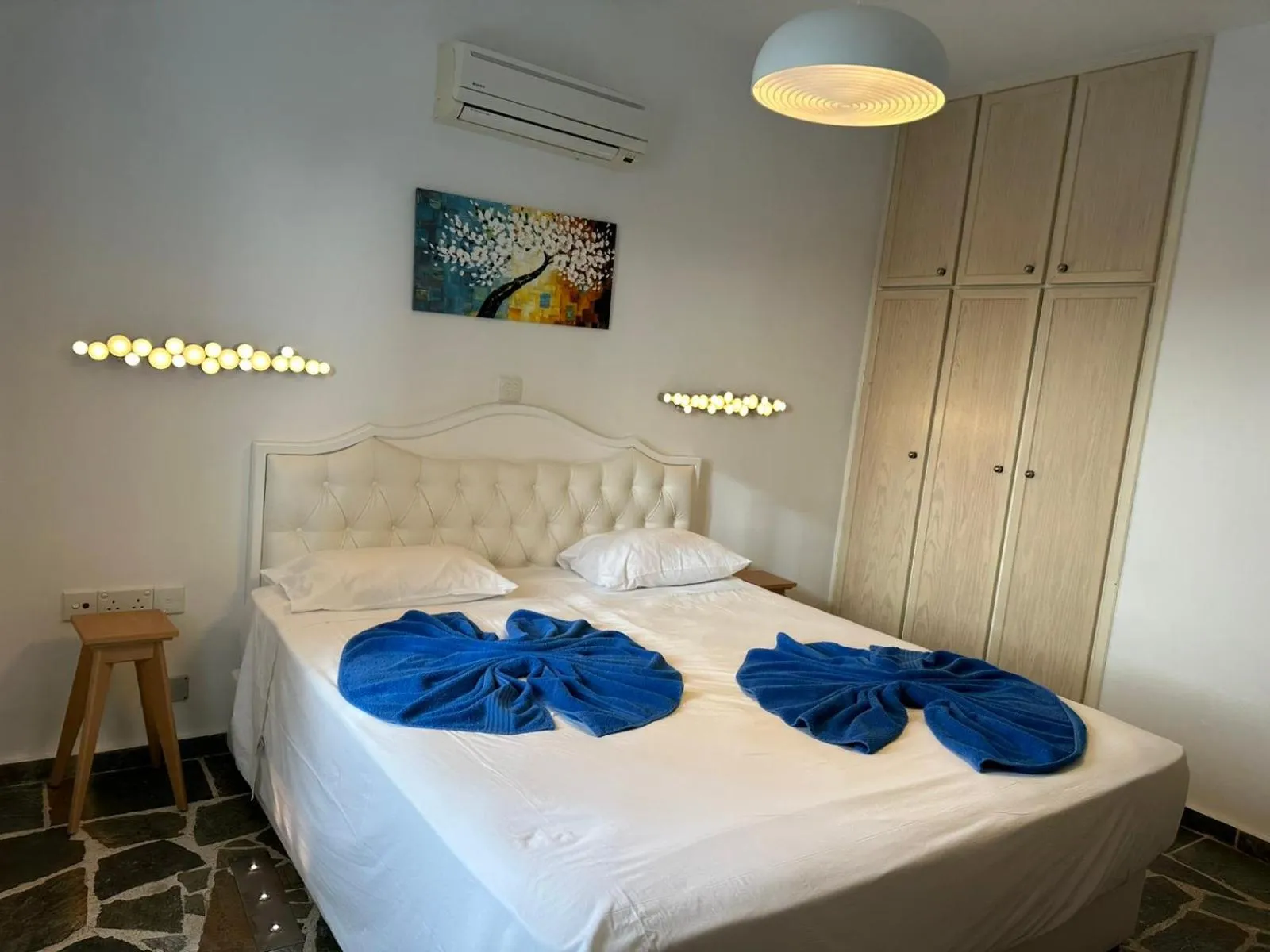 Bed in Tasmaria Aparthotel