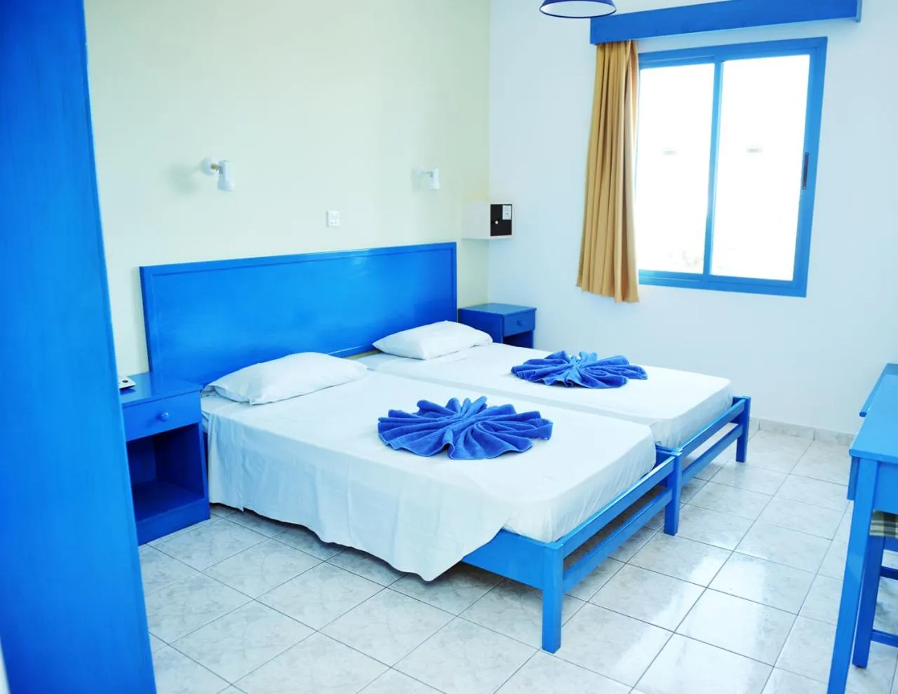 Bed in Tasmaria Aparthotel