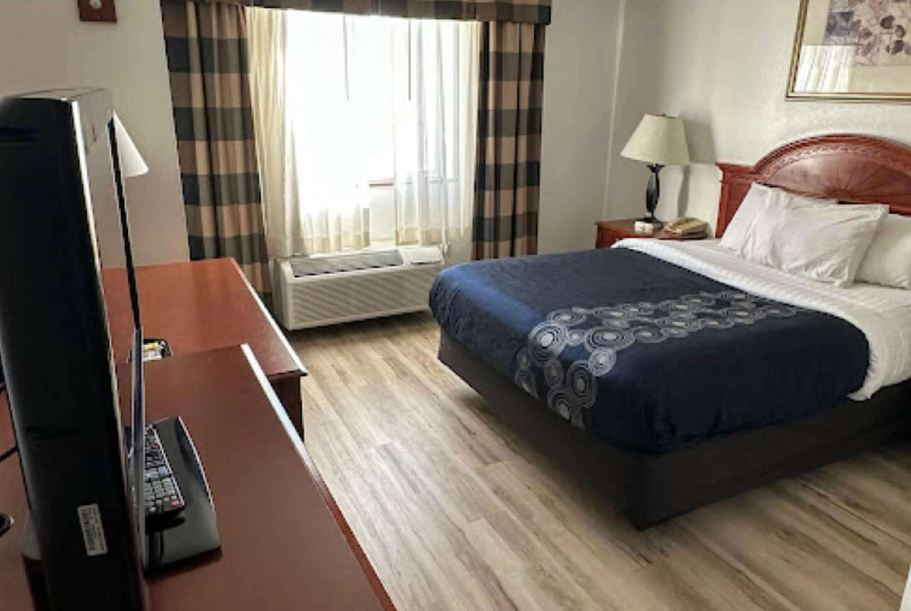 Photo of the whole room, Bed in Wingate by Wyndham Eagle Vail Valley