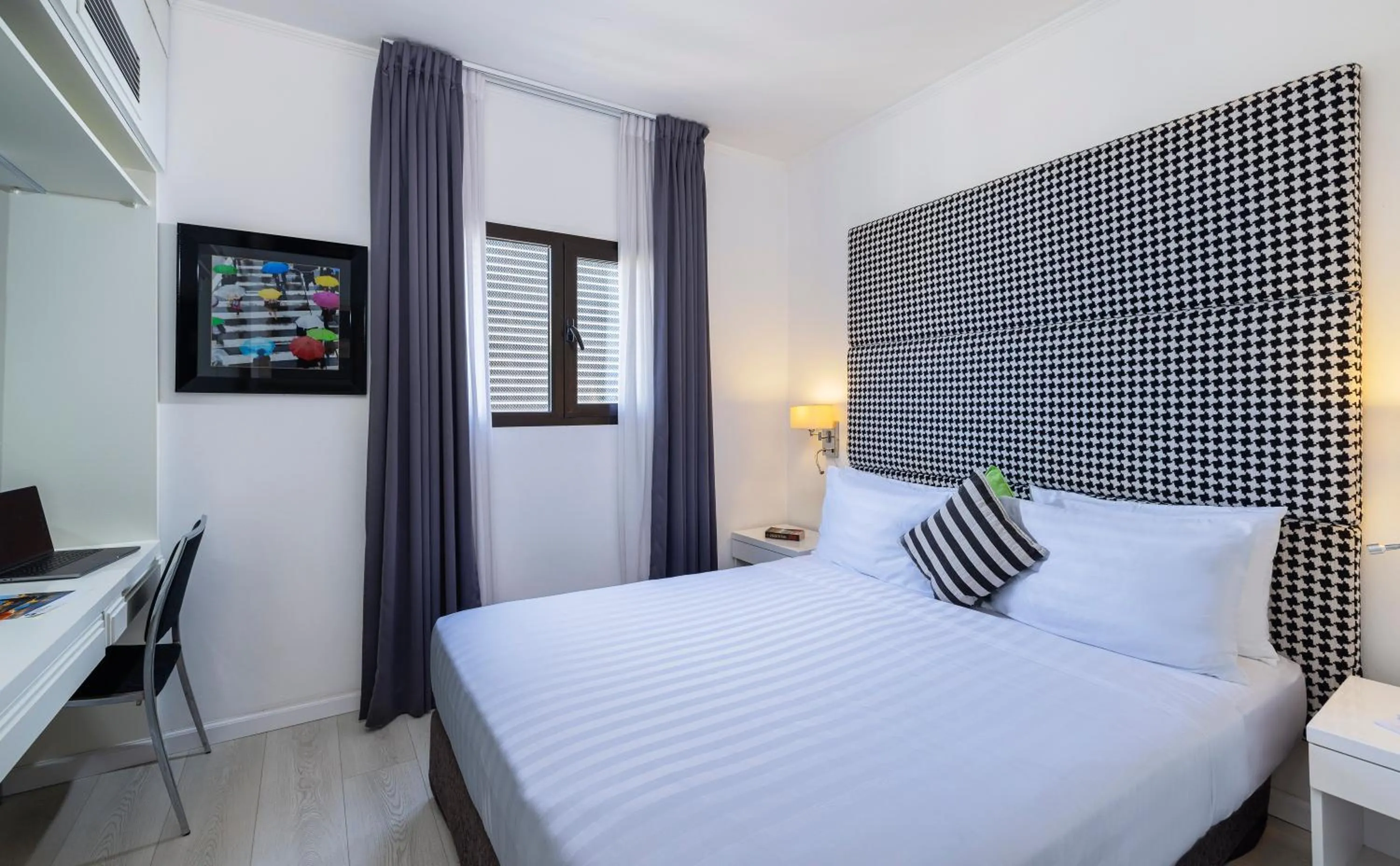 Bedroom, Bed in Best Western Regency Suites