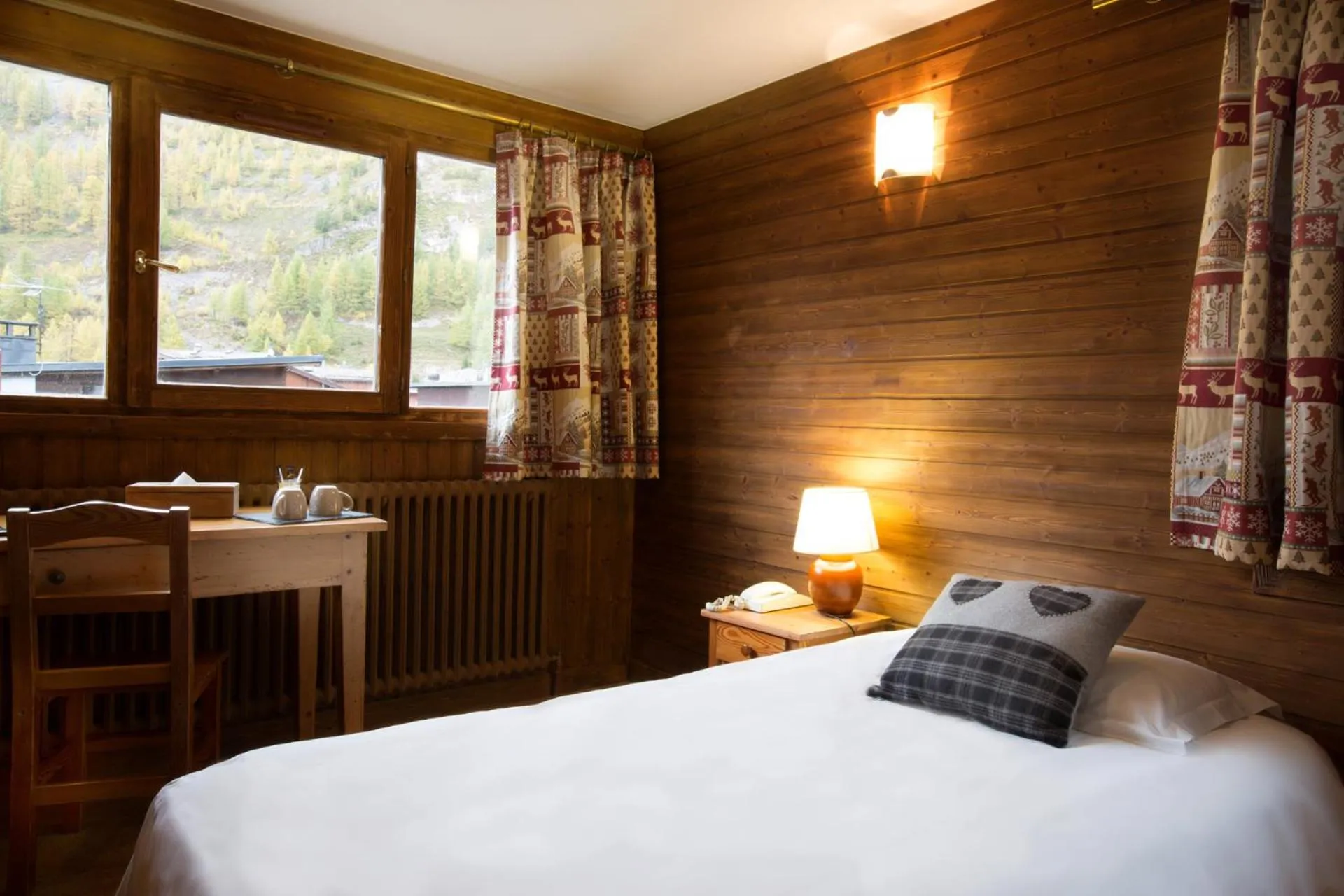 Bedroom, Bed in Les Crêtes Blanches