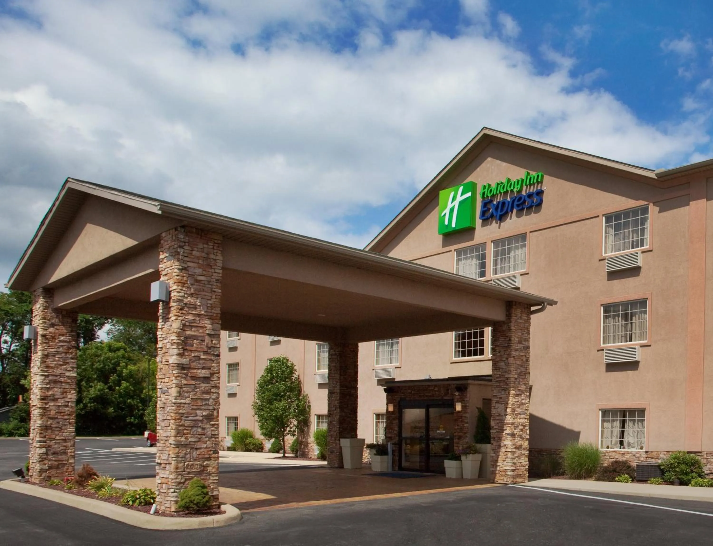 Property building in Holiday Inn Express Mount Pleasant- Scottdale by IHG
