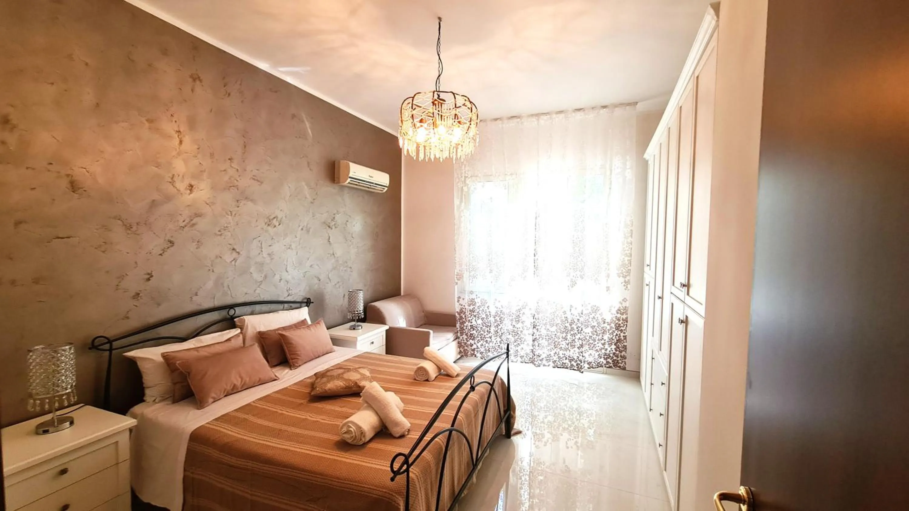 Bedroom, Bed in CH Exclusive Apartments