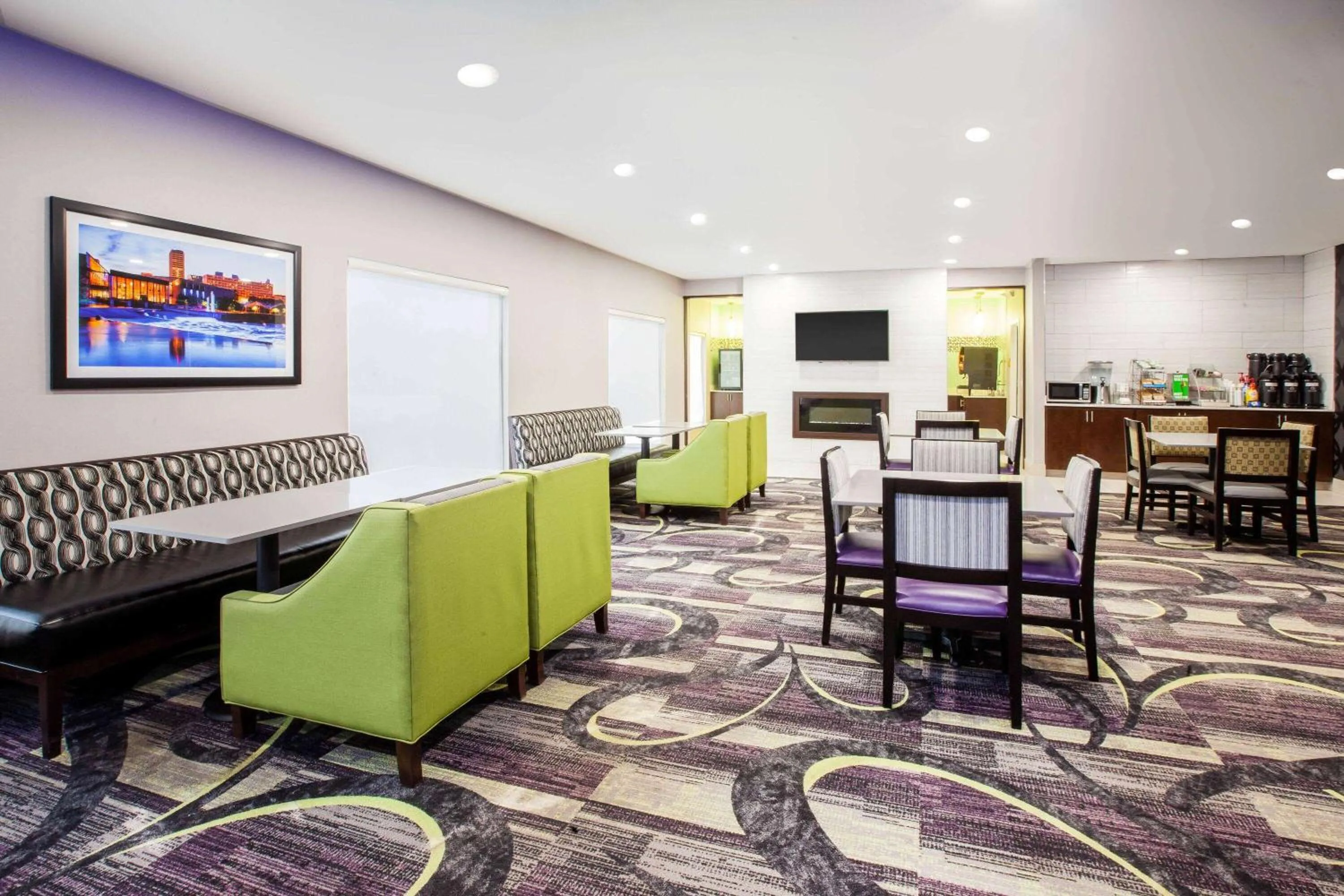 Restaurant/places to eat in La Quinta Inn and Suites by Wyndham Elkhart