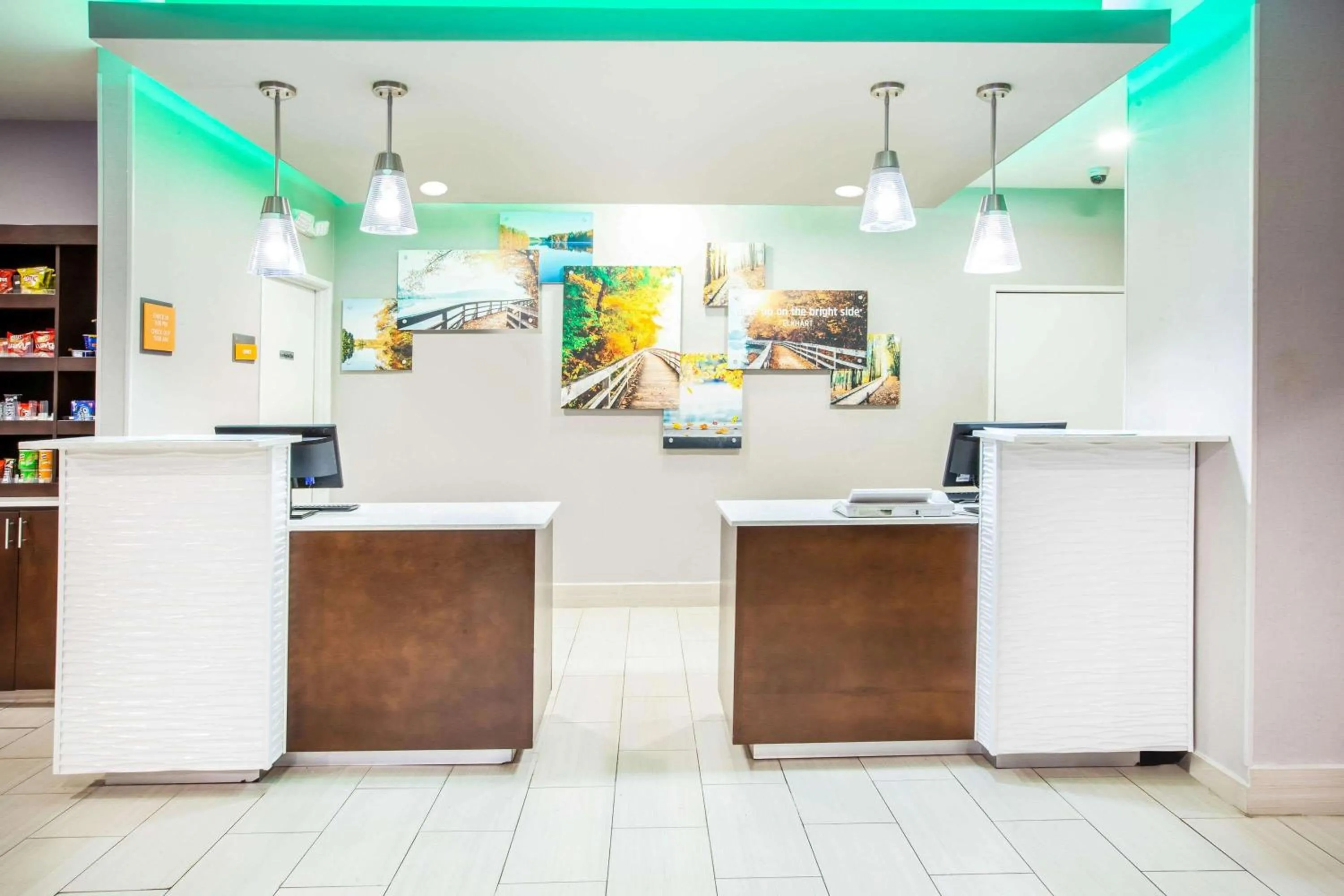 Lobby or reception in La Quinta Inn and Suites by Wyndham Elkhart
