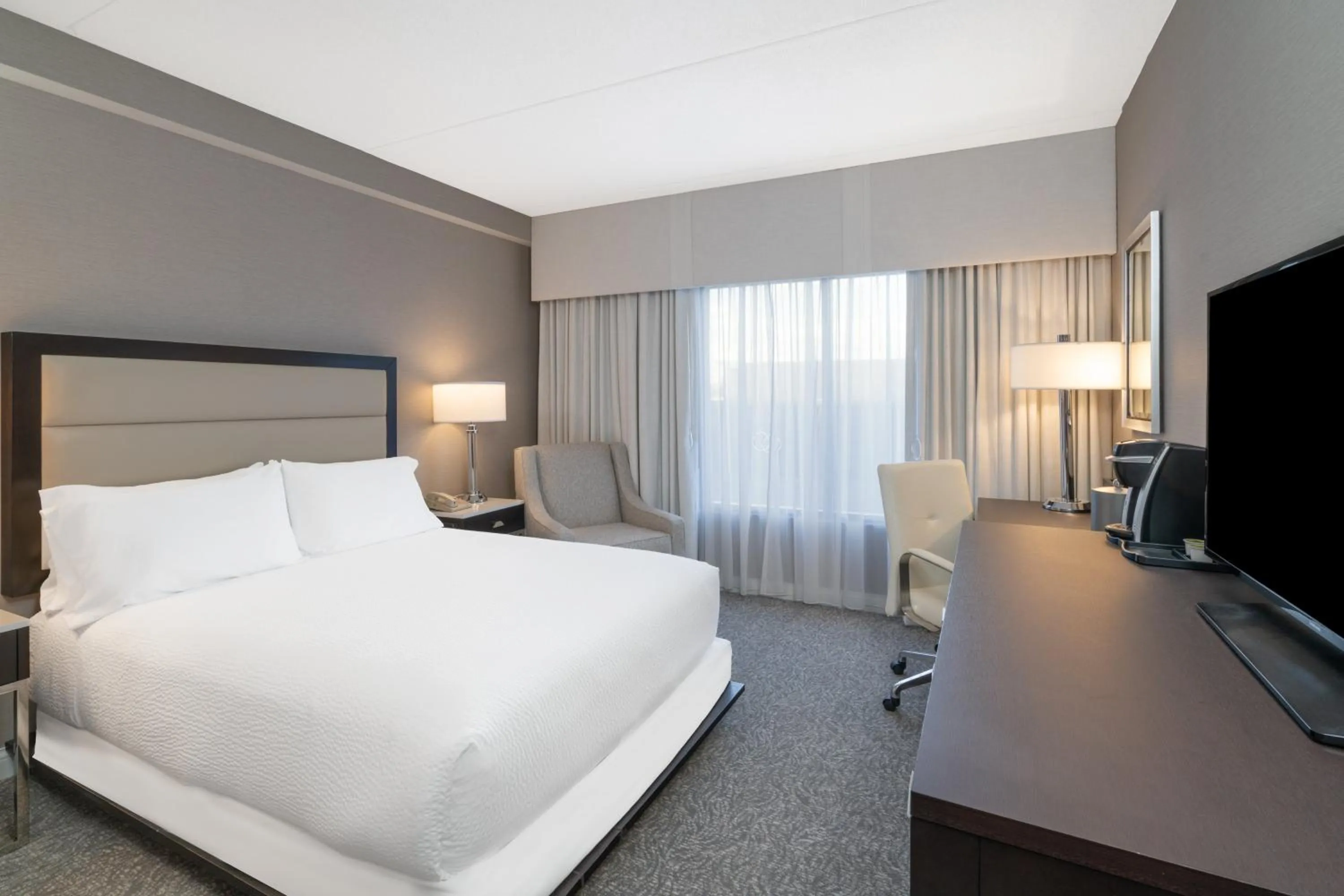 Photo of the whole room, Bed in Holiday Inn Wilmington by IHG