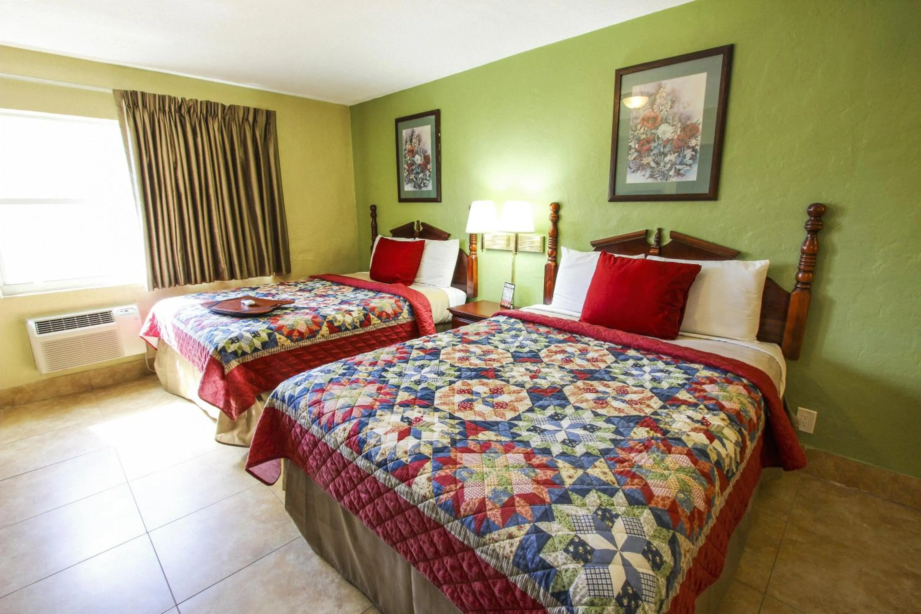 Bedroom, Bed in Oceans Beach Resort & Suites
