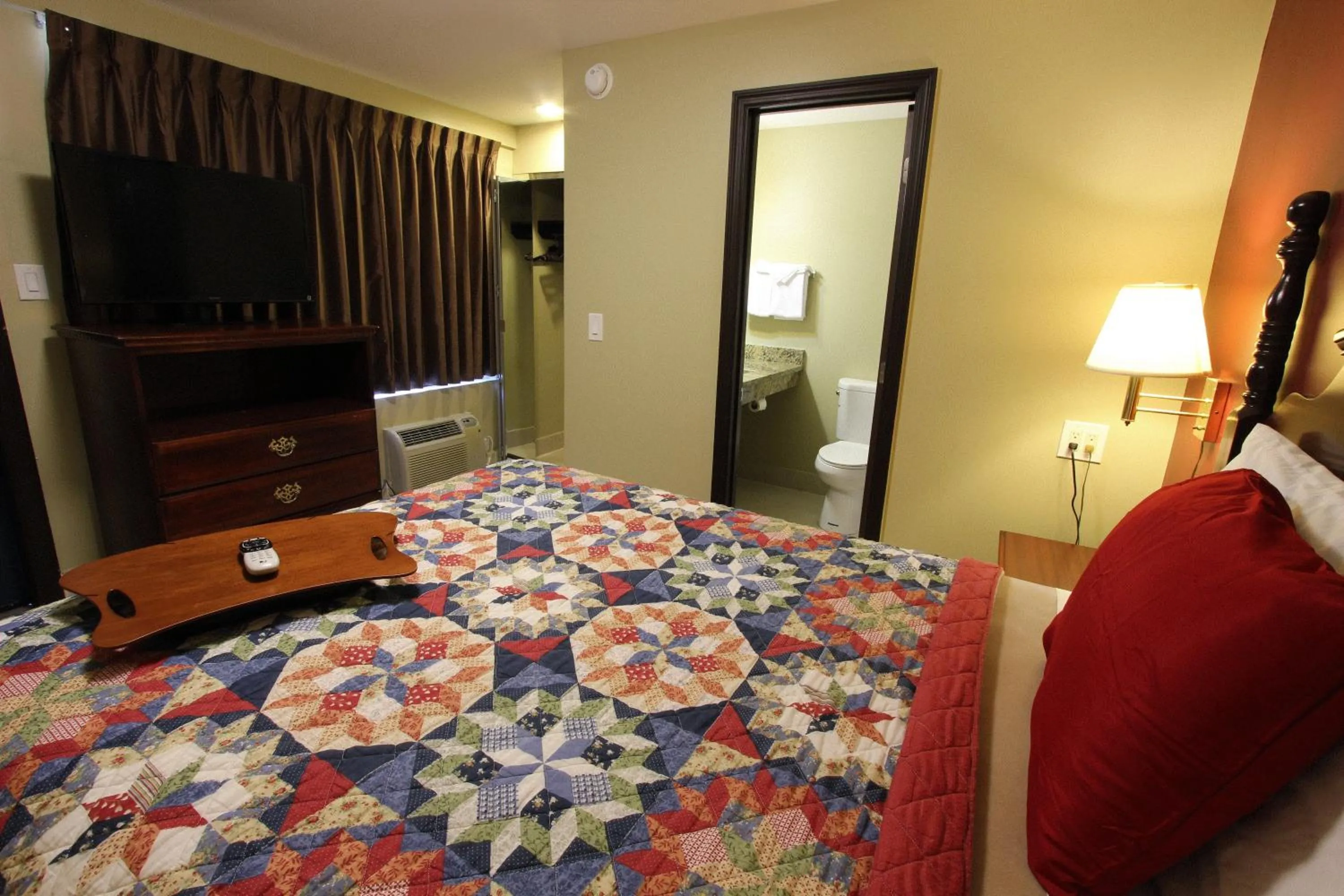 Bedroom, Bed in Oceans Beach Resort & Suites