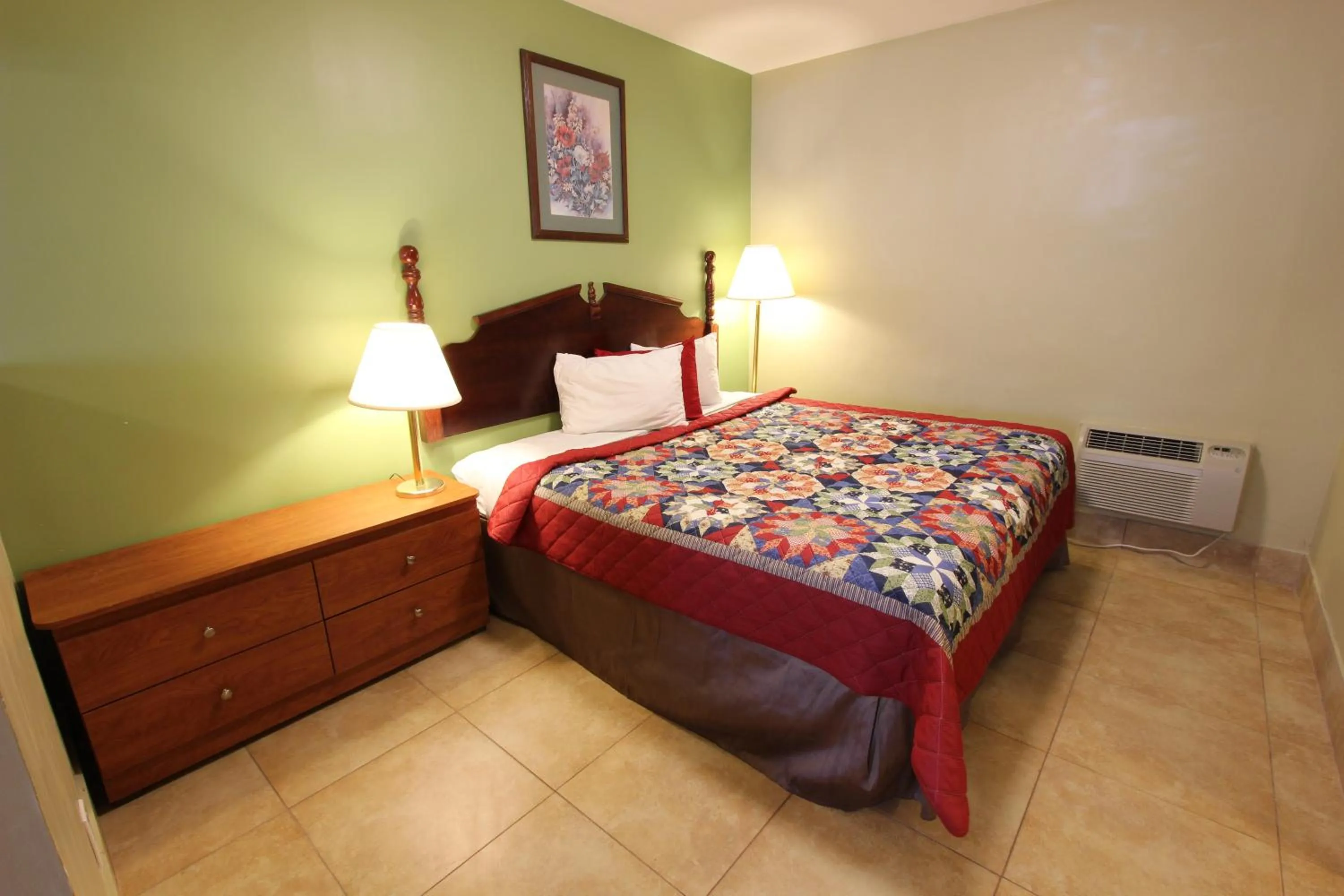 Bedroom, Bed in Oceans Beach Resort & Suites