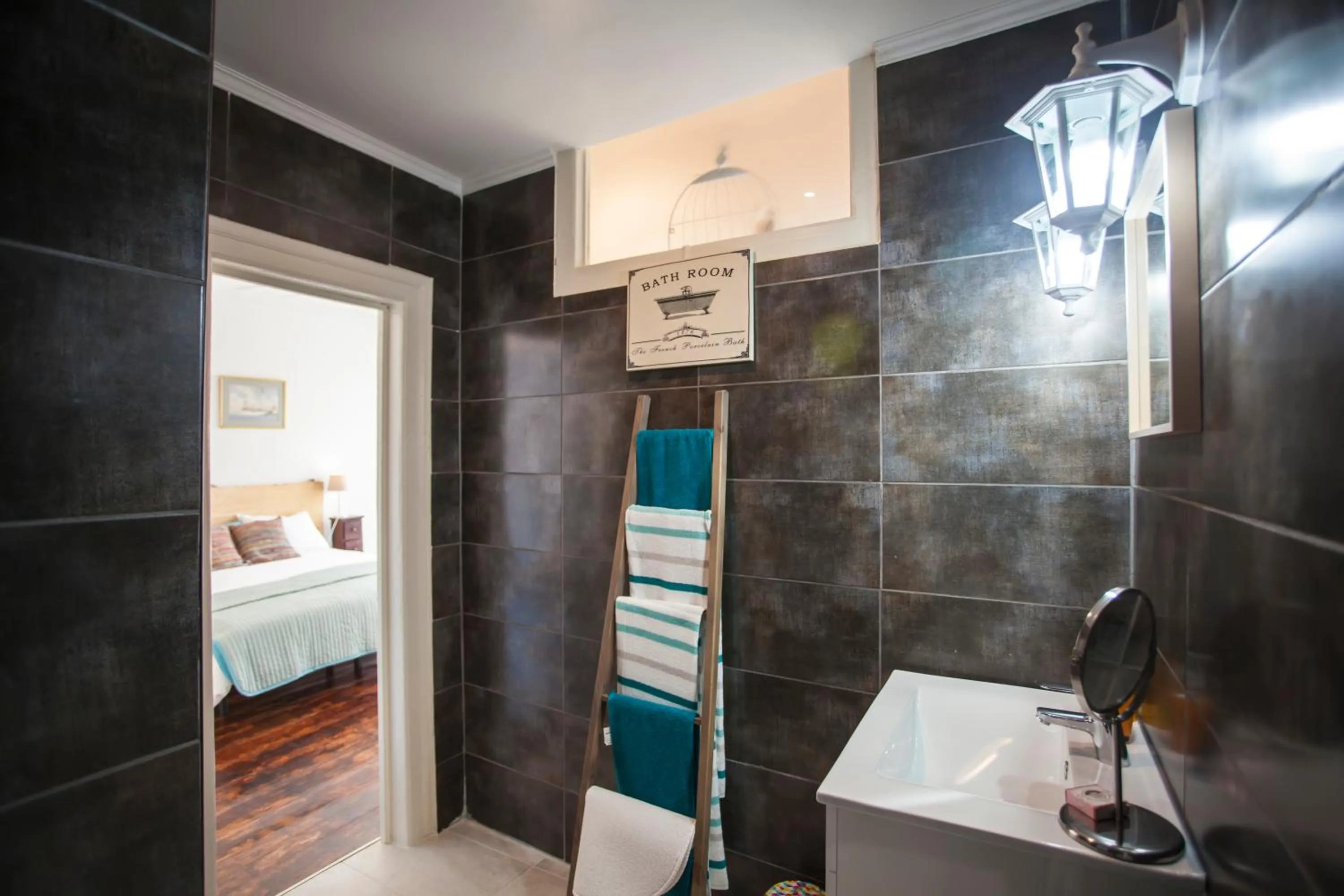 Bathroom, Bed in Lisbon Inn Bica Suites