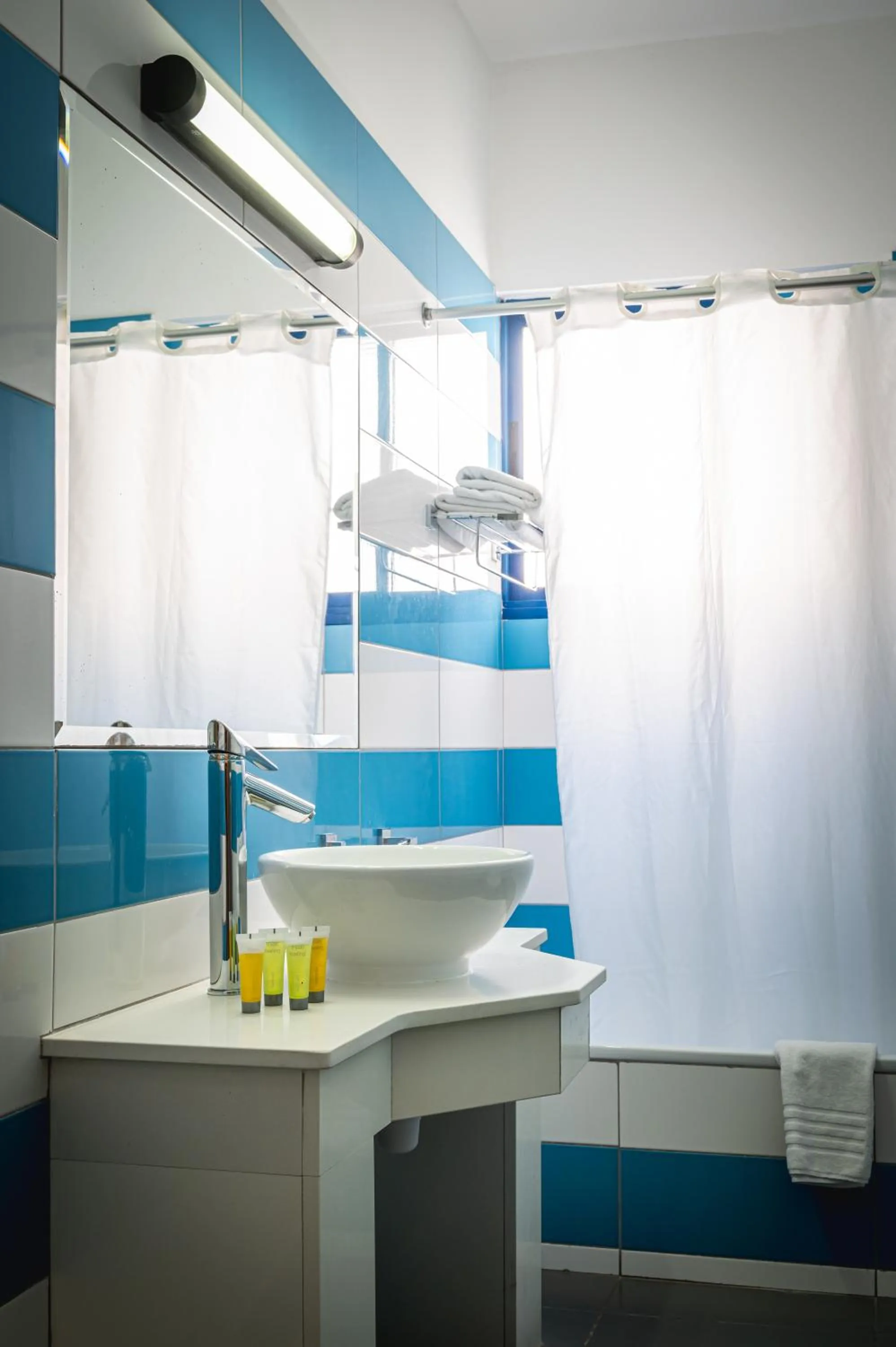 Bathroom in Kefalos Damon Hotel Apartments