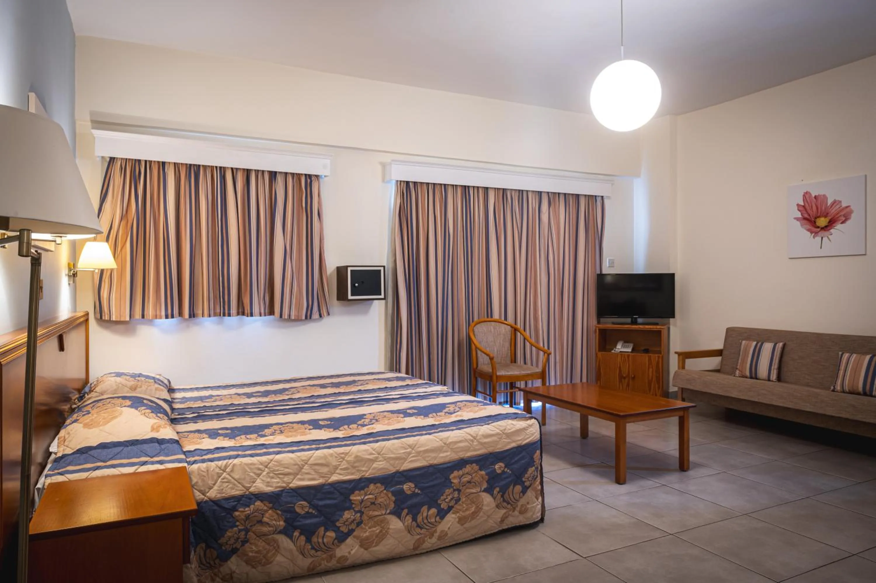 Bed in Kefalos Damon Hotel Apartments