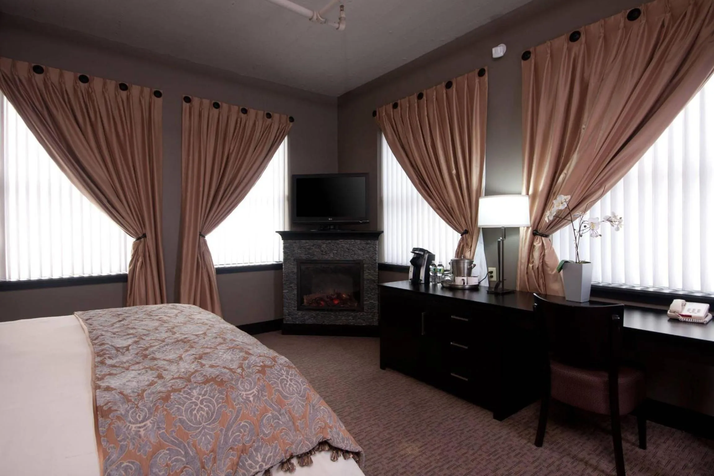 Bedroom, Bed in The Giacomo, an Ascend Collection Hotel