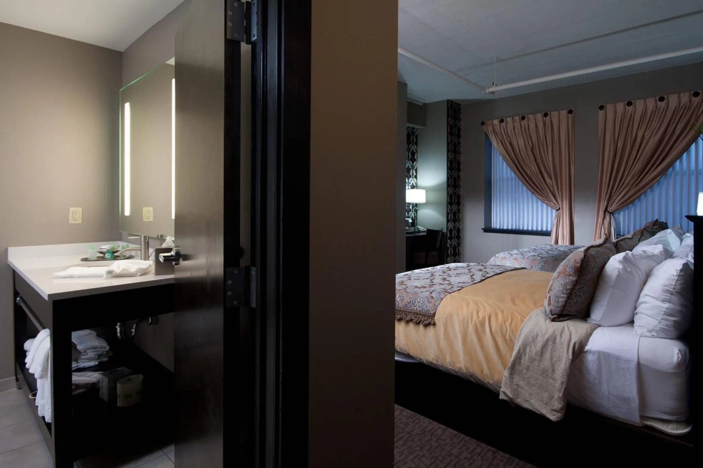Bedroom, Bed in The Giacomo, an Ascend Collection Hotel