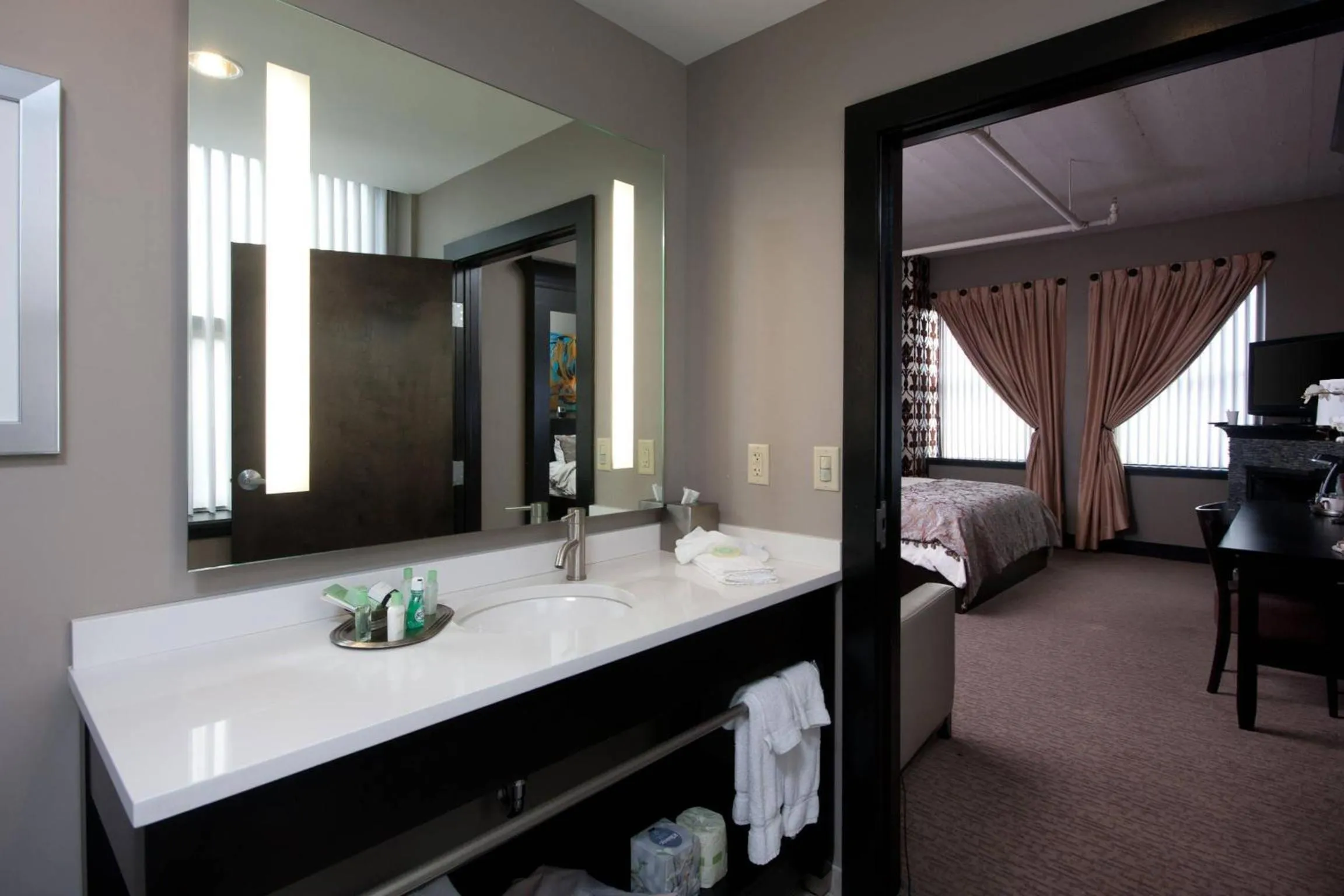 Bedroom, Bed in The Giacomo, an Ascend Collection Hotel