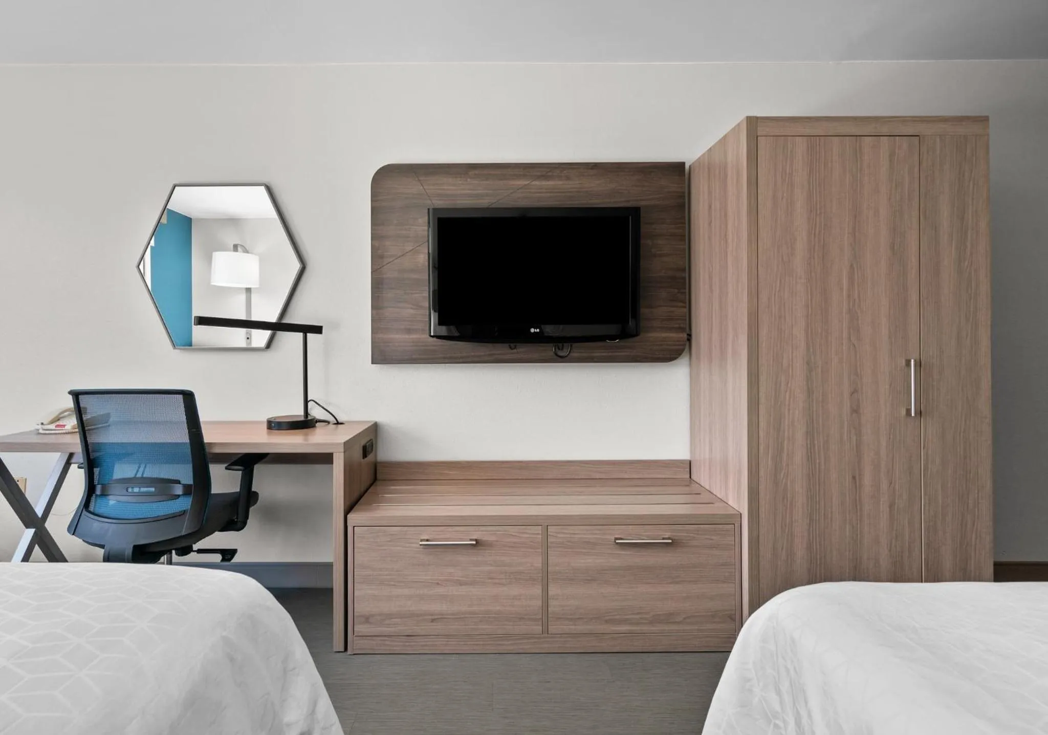 Photo of the whole room, Bed in Holiday Inn Express Hotel & Suites West Point-Fort Montgomery by IHG