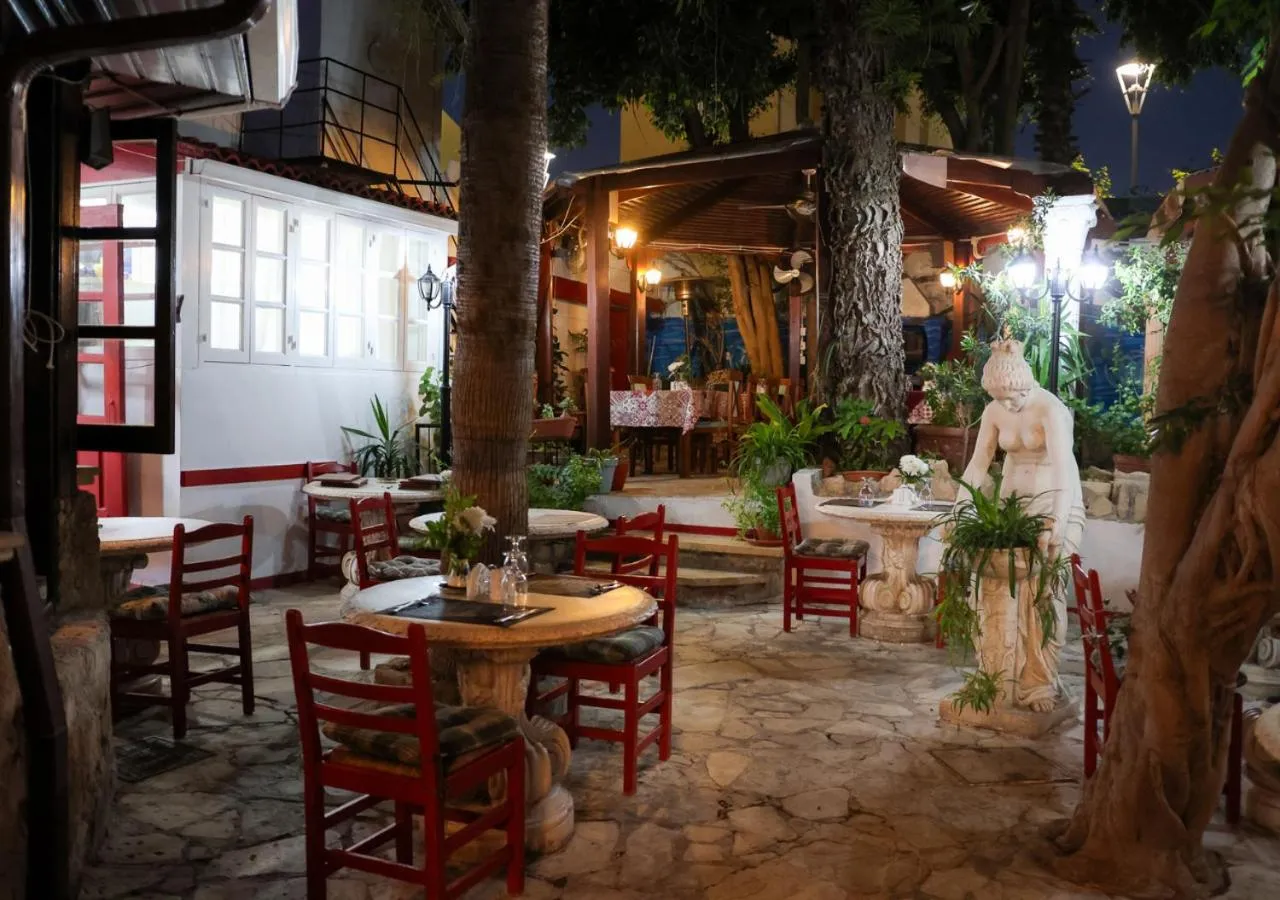 Kiniras Traditional Hotel & Restaurant