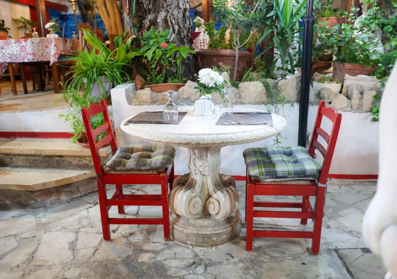 Kiniras Traditional Hotel & Restaurant