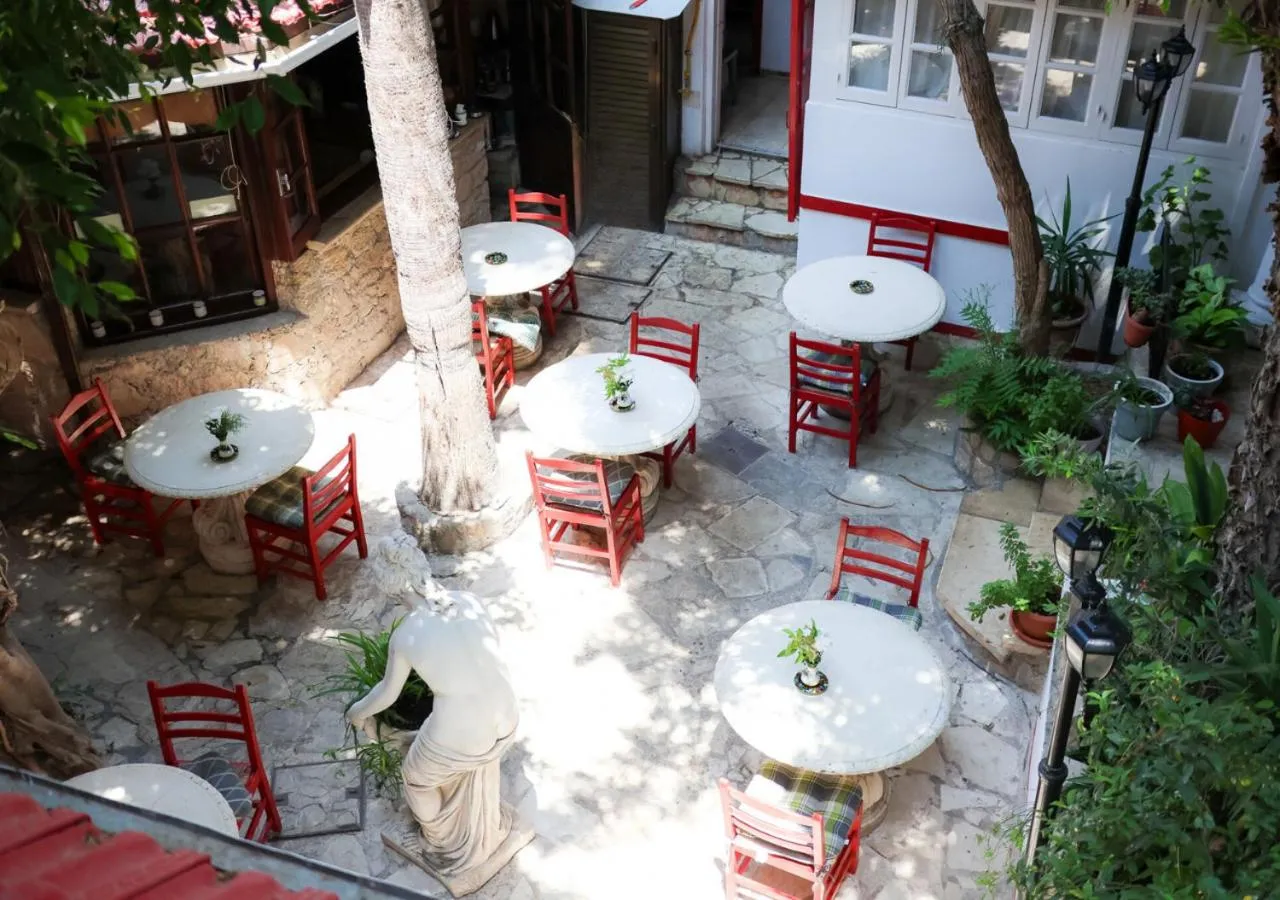 Kiniras Traditional Hotel & Restaurant