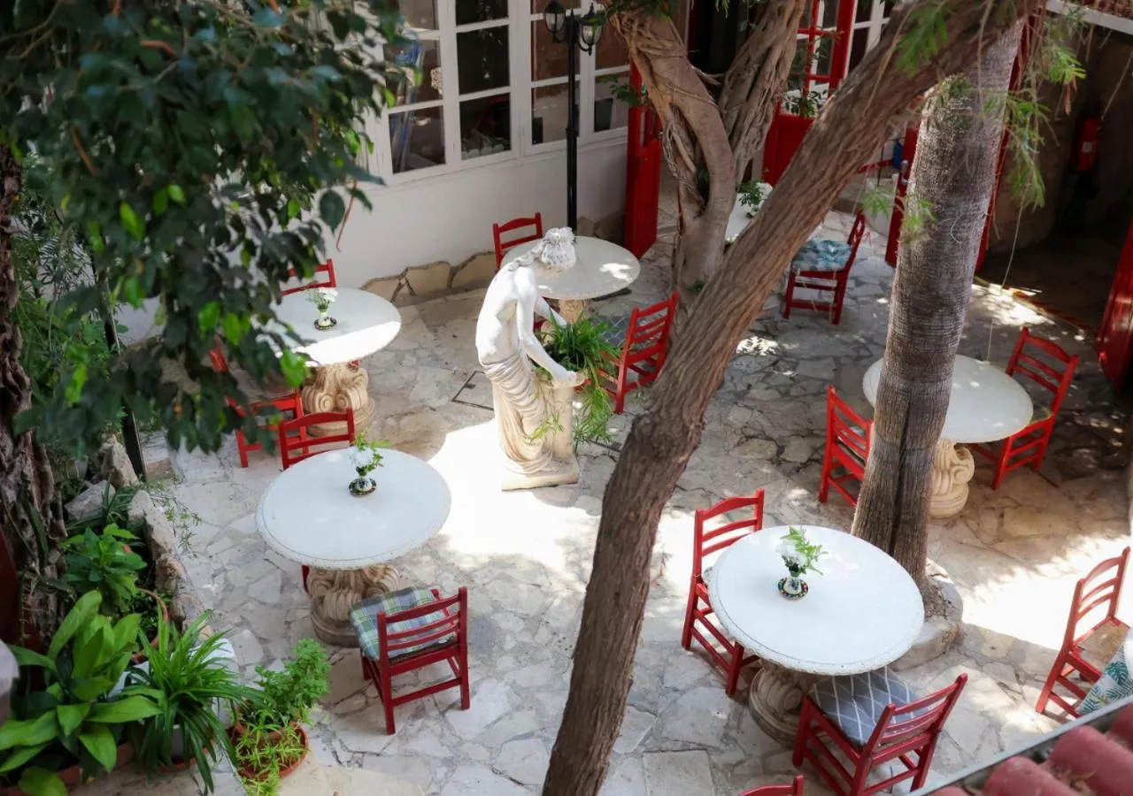 Kiniras Traditional Hotel & Restaurant