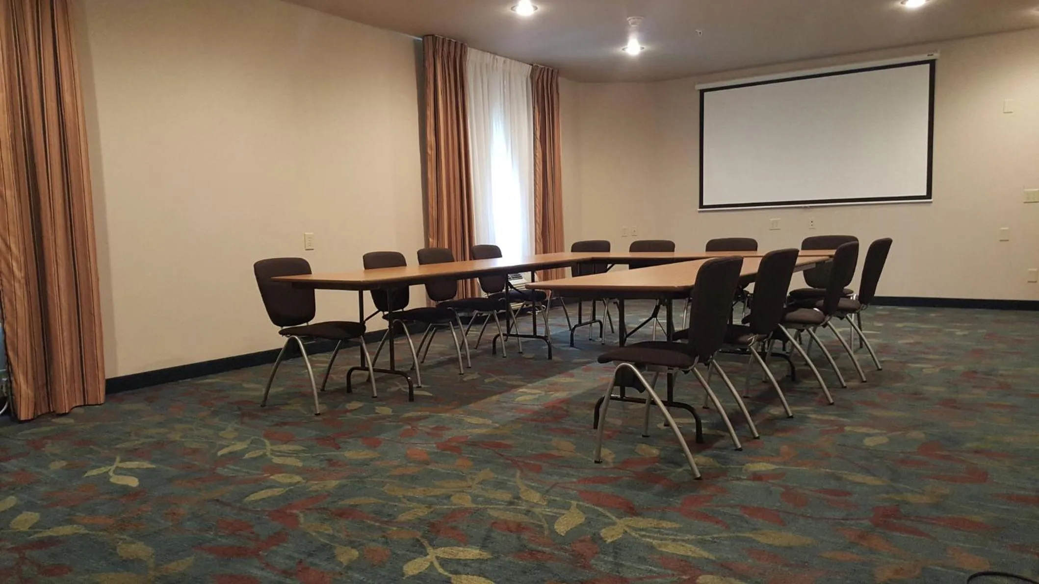 Meeting/conference room in Candlewood Suites Hot Springs by IHG