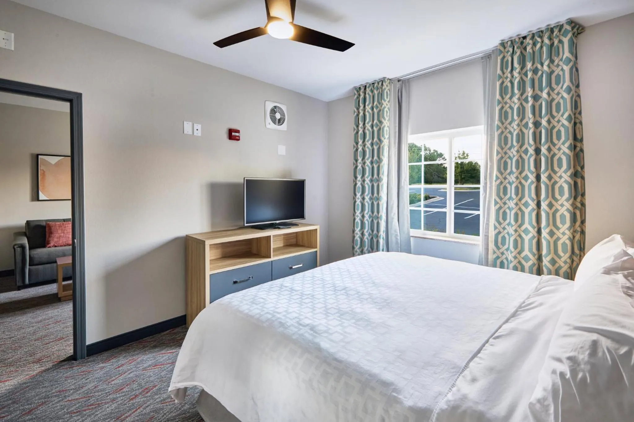 Photo of the whole room, Bed in Candlewood Suites Hot Springs by IHG