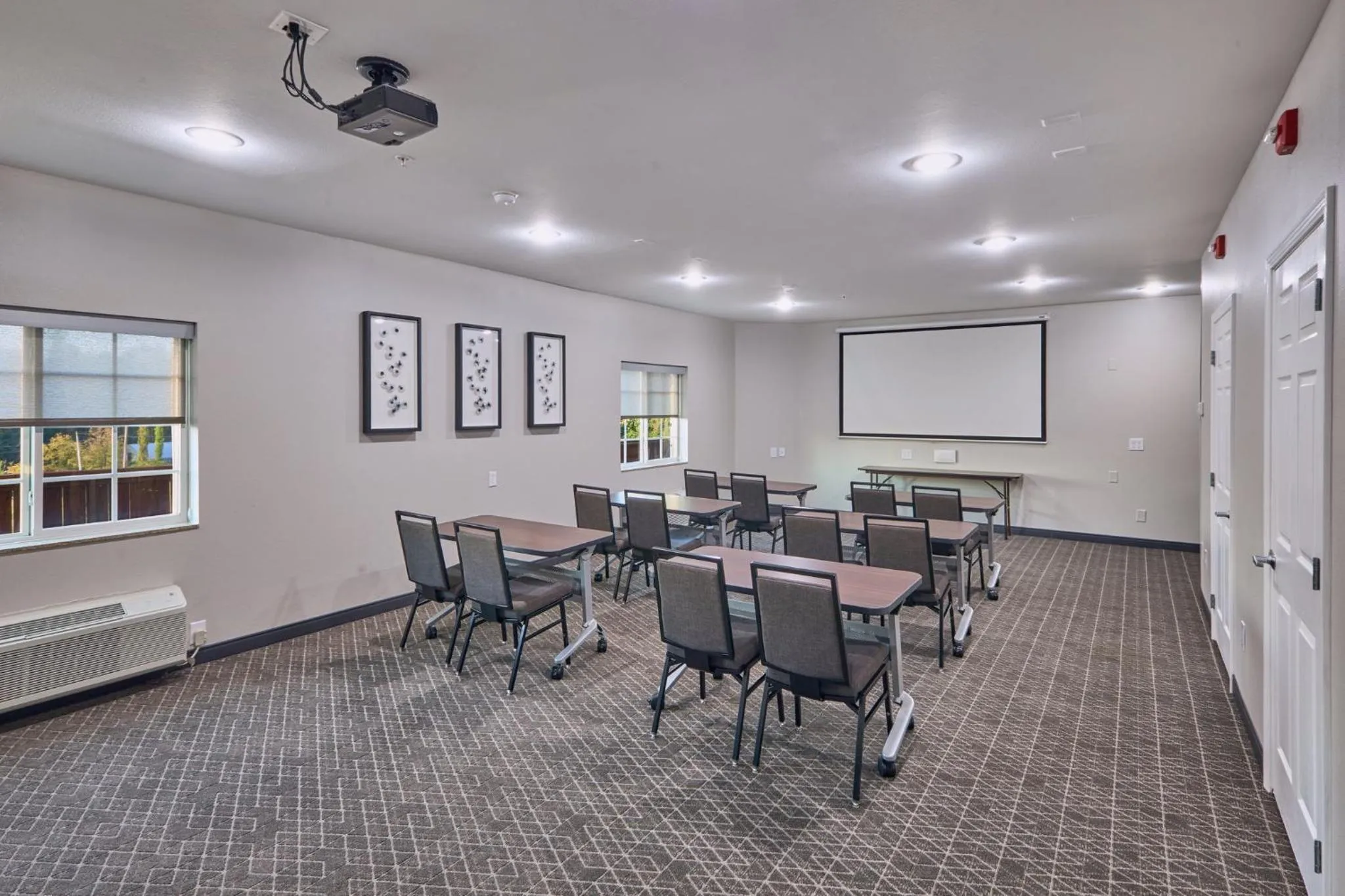 Meeting/conference room in Candlewood Suites Hot Springs by IHG