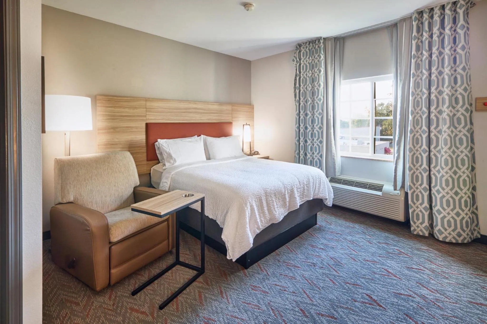 Photo of the whole room, Bed in Candlewood Suites Hot Springs by IHG