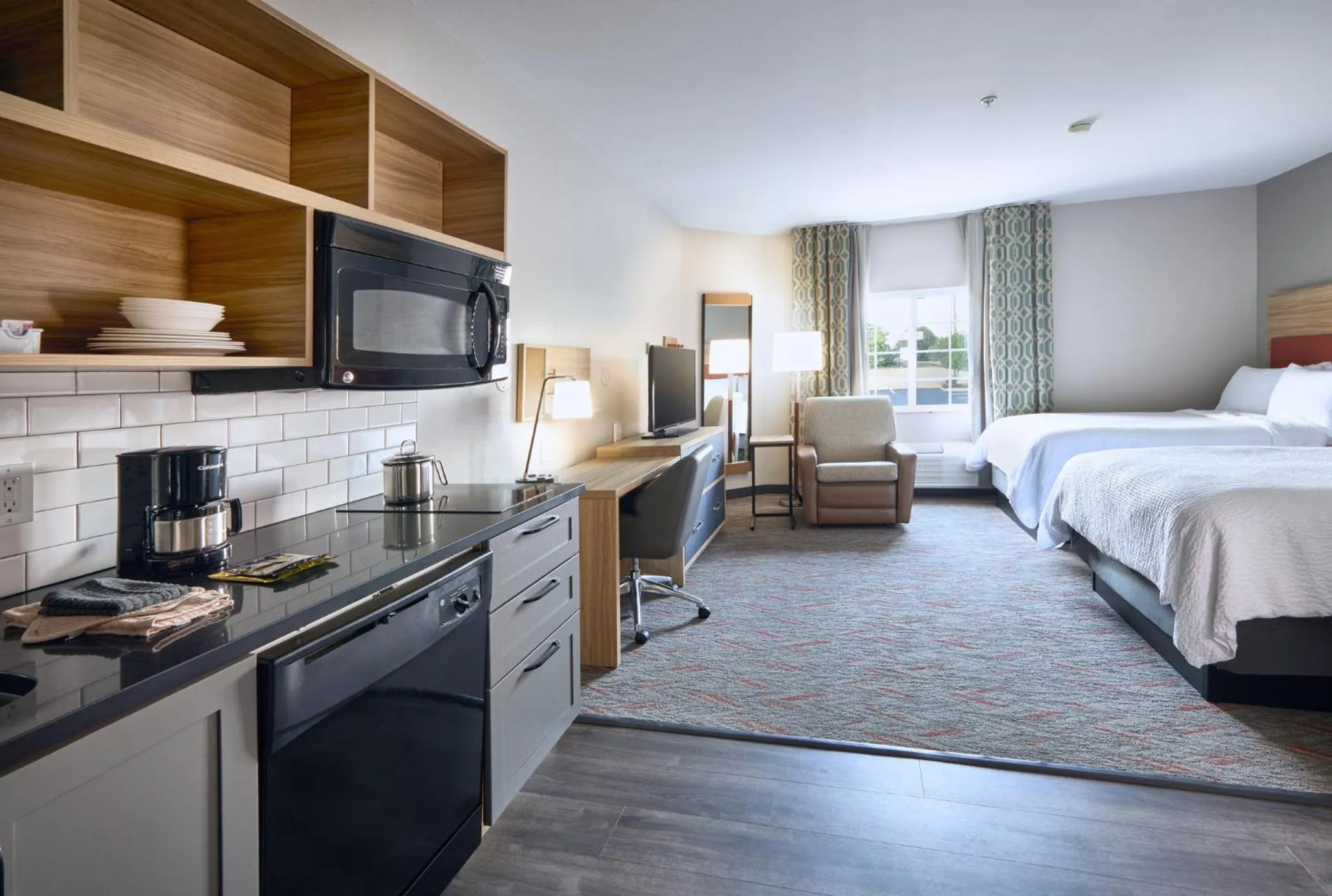 Photo of the whole room, Bed in Candlewood Suites Hot Springs by IHG