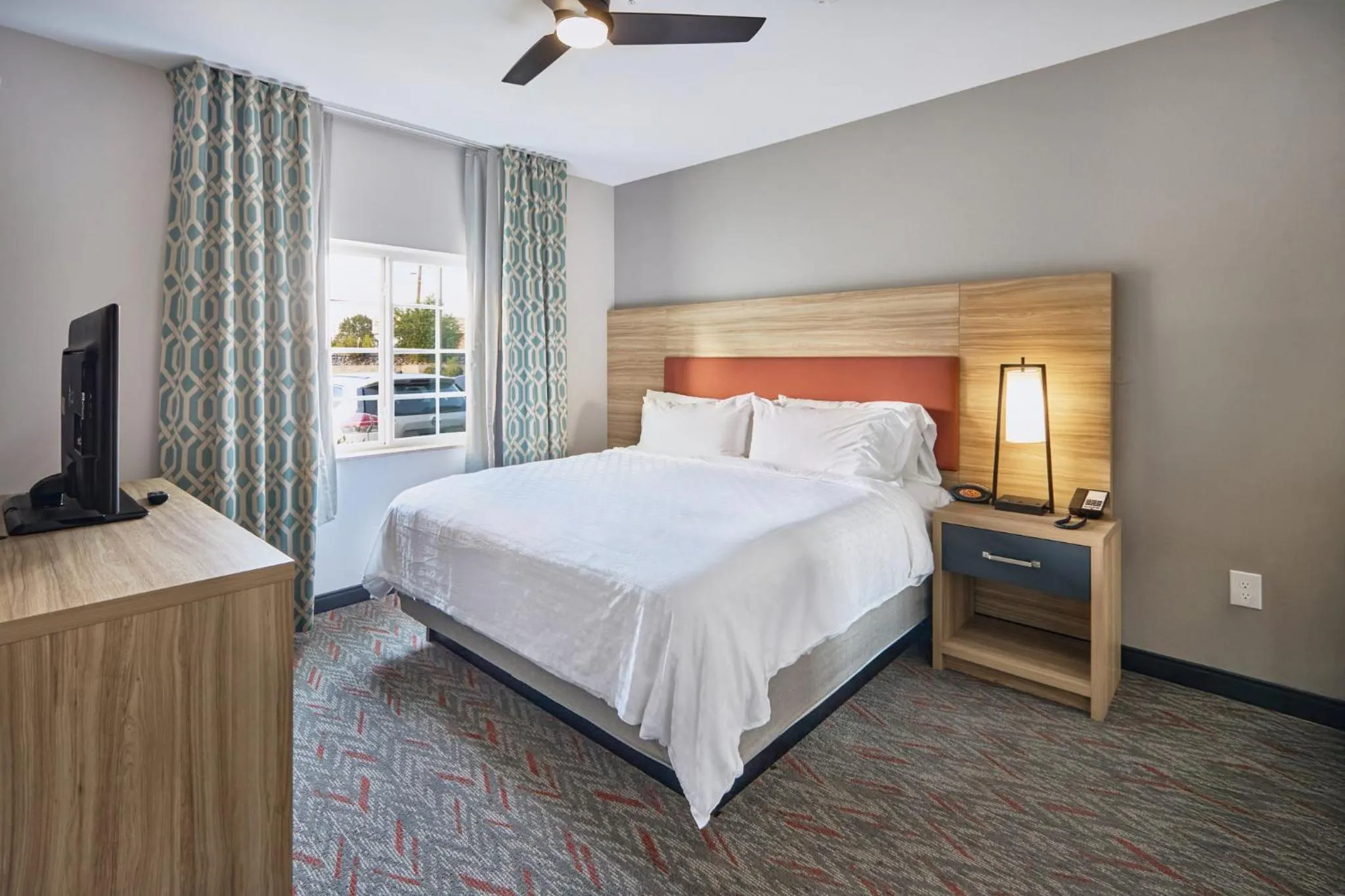 Photo of the whole room, Bed in Candlewood Suites Hot Springs by IHG