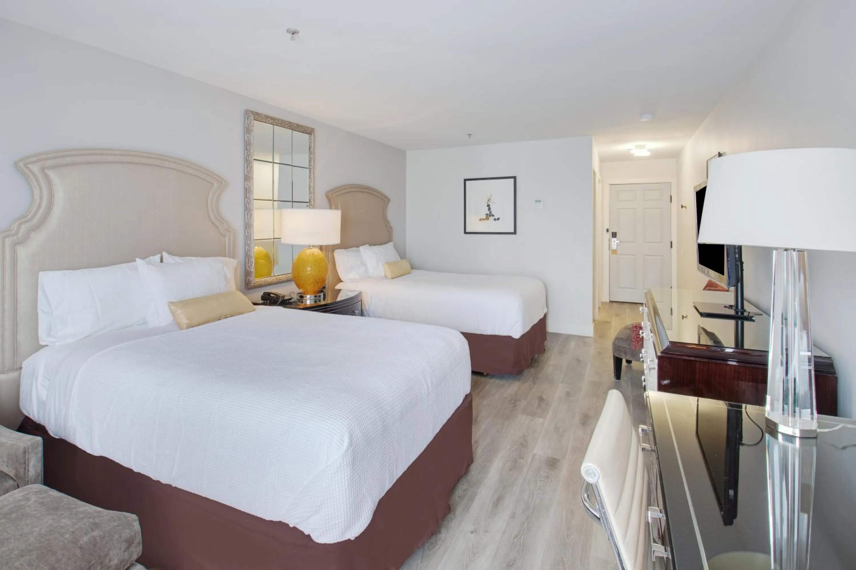 Photo of the whole room, Bed in Elkotel