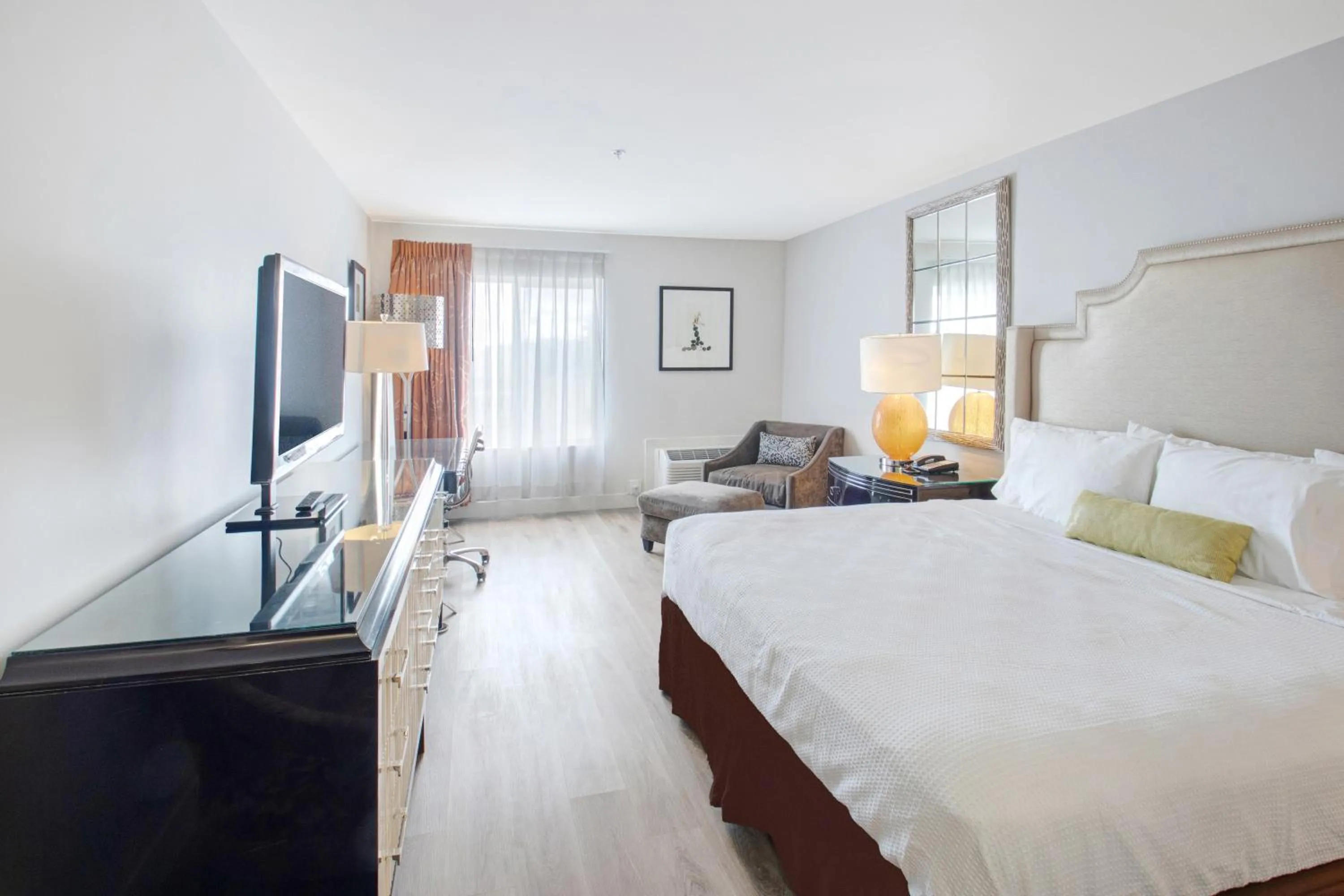 Photo of the whole room, Bed in Elkotel