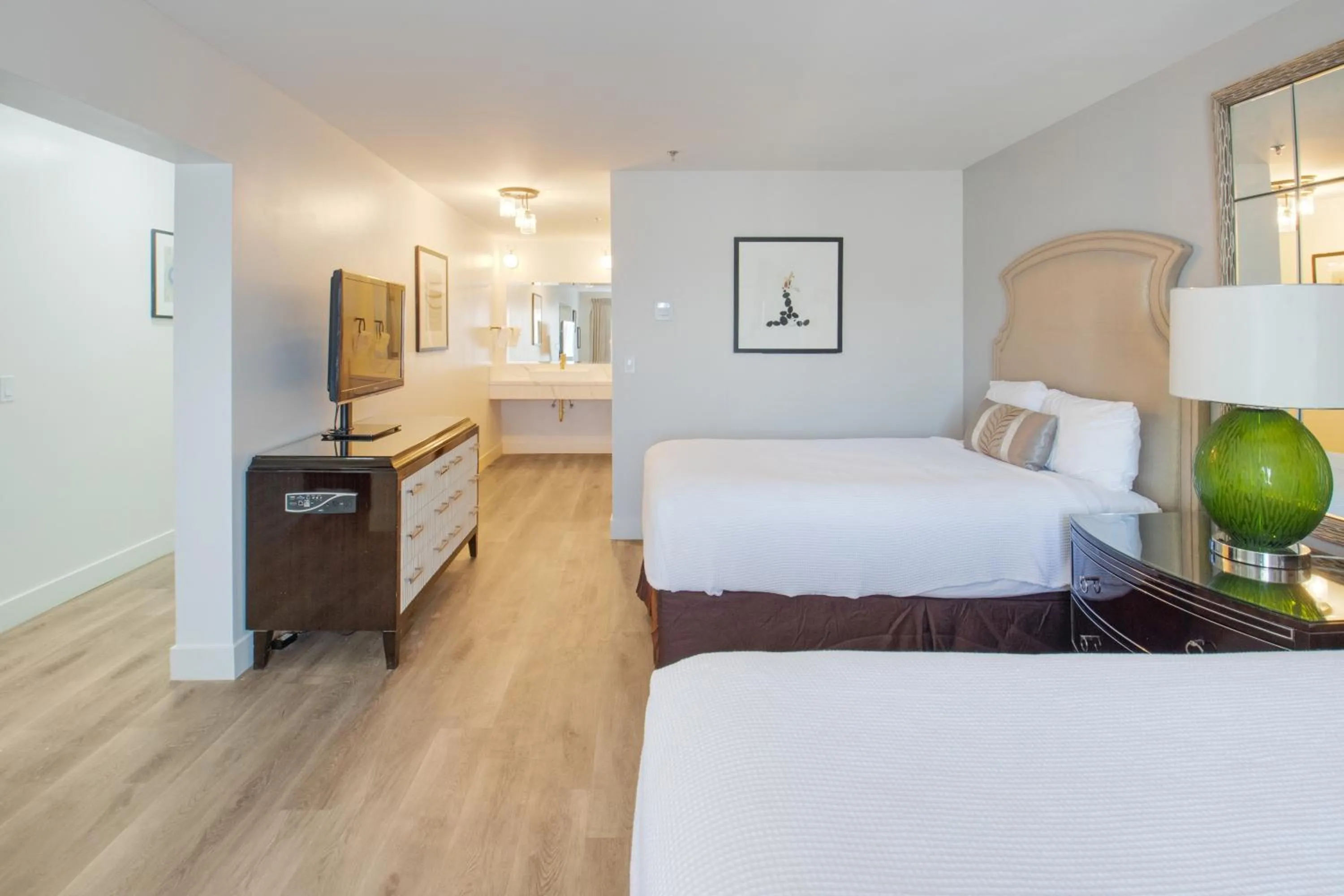 Photo of the whole room, Bed in Elkotel