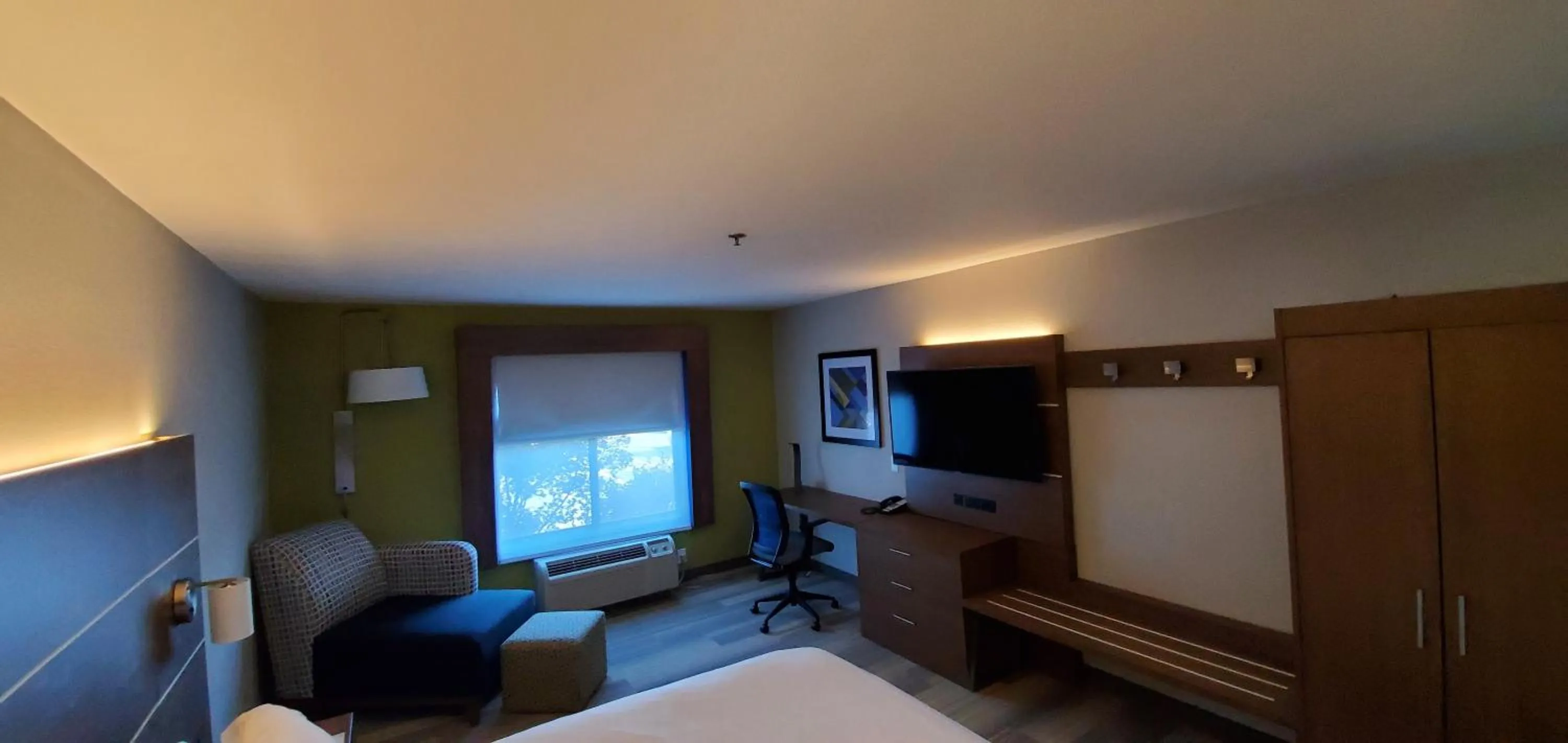 Photo of the whole room, Bed in Holiday Inn Express Hotel & Suites Kinston by IHG