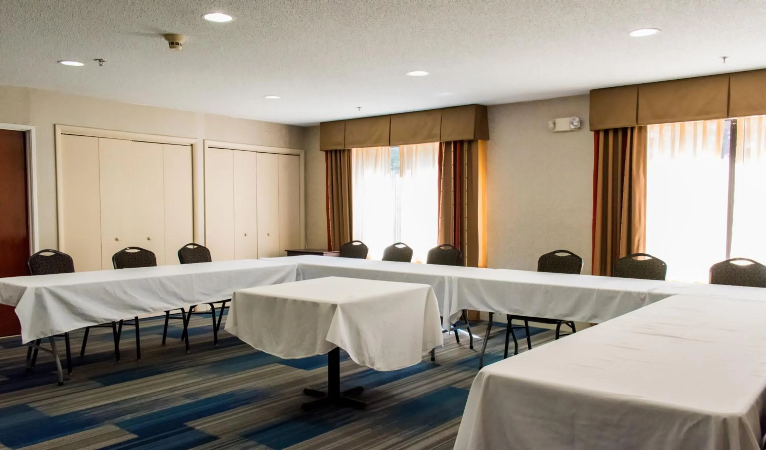 Meeting/conference room in Holiday Inn Express Hotel & Suites Kinston by IHG