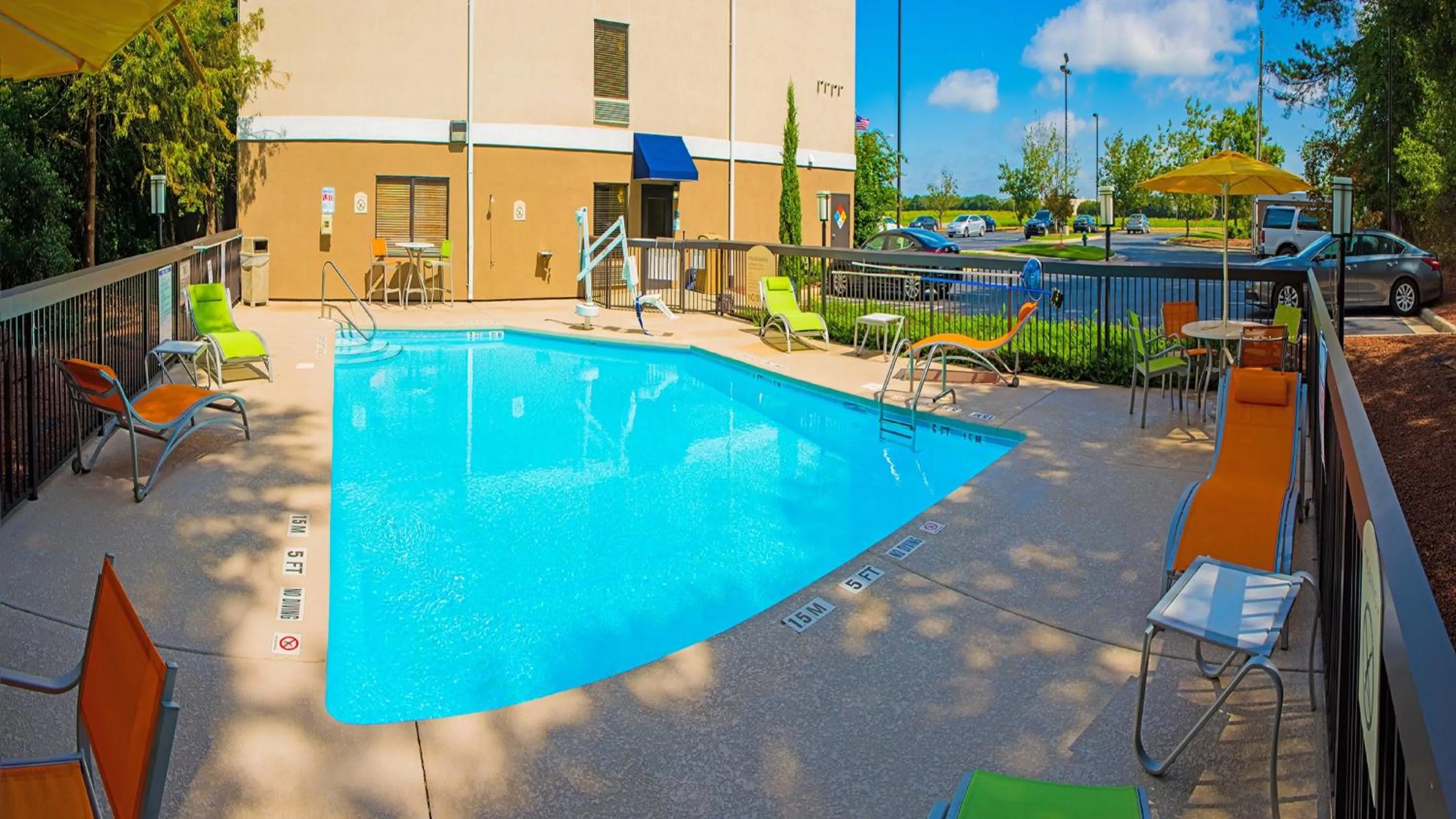 Swimming pool in Holiday Inn Express Hotel & Suites Kinston by IHG