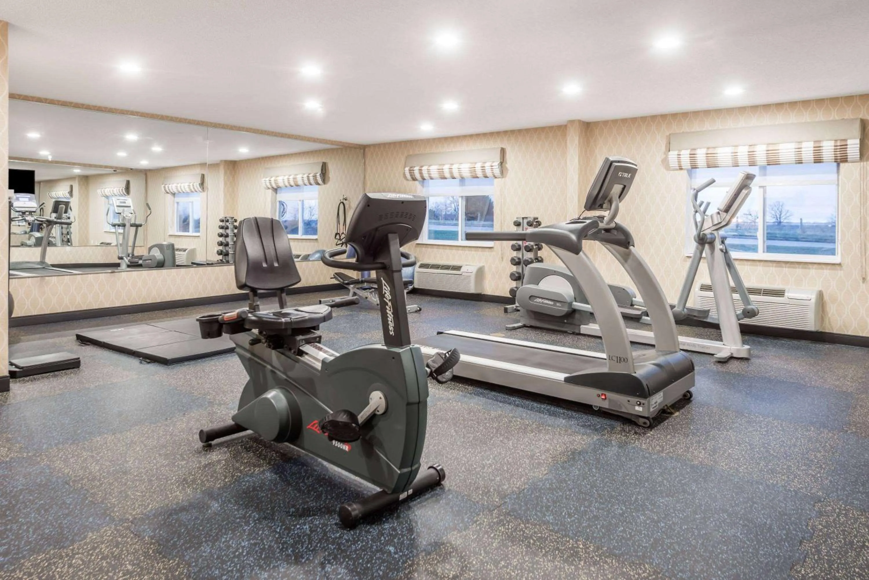 Fitness centre/facilities in Baymont by Wyndham Fulton