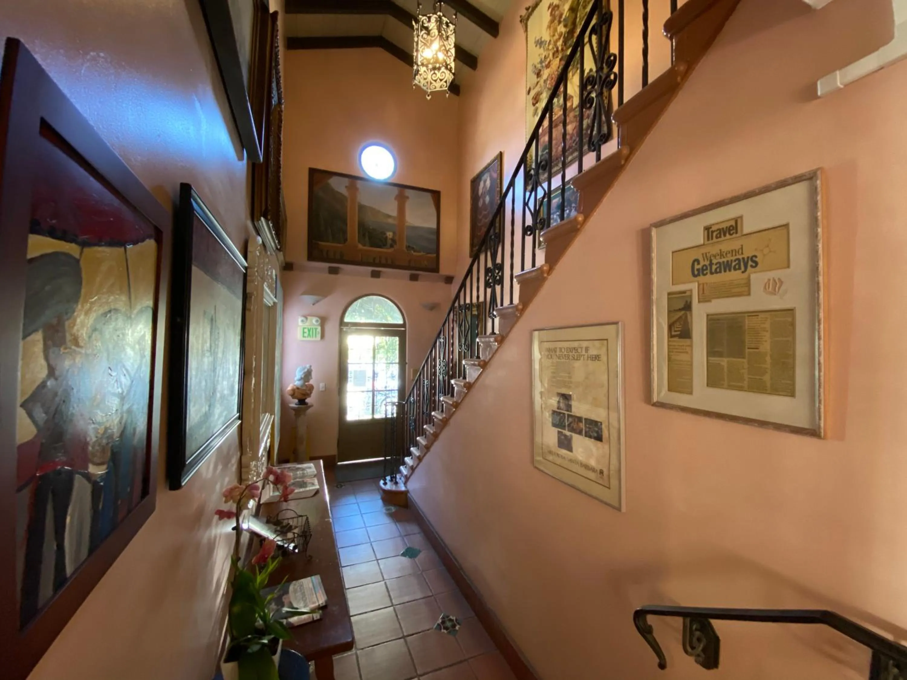 Property building in Villa Rosa Inn