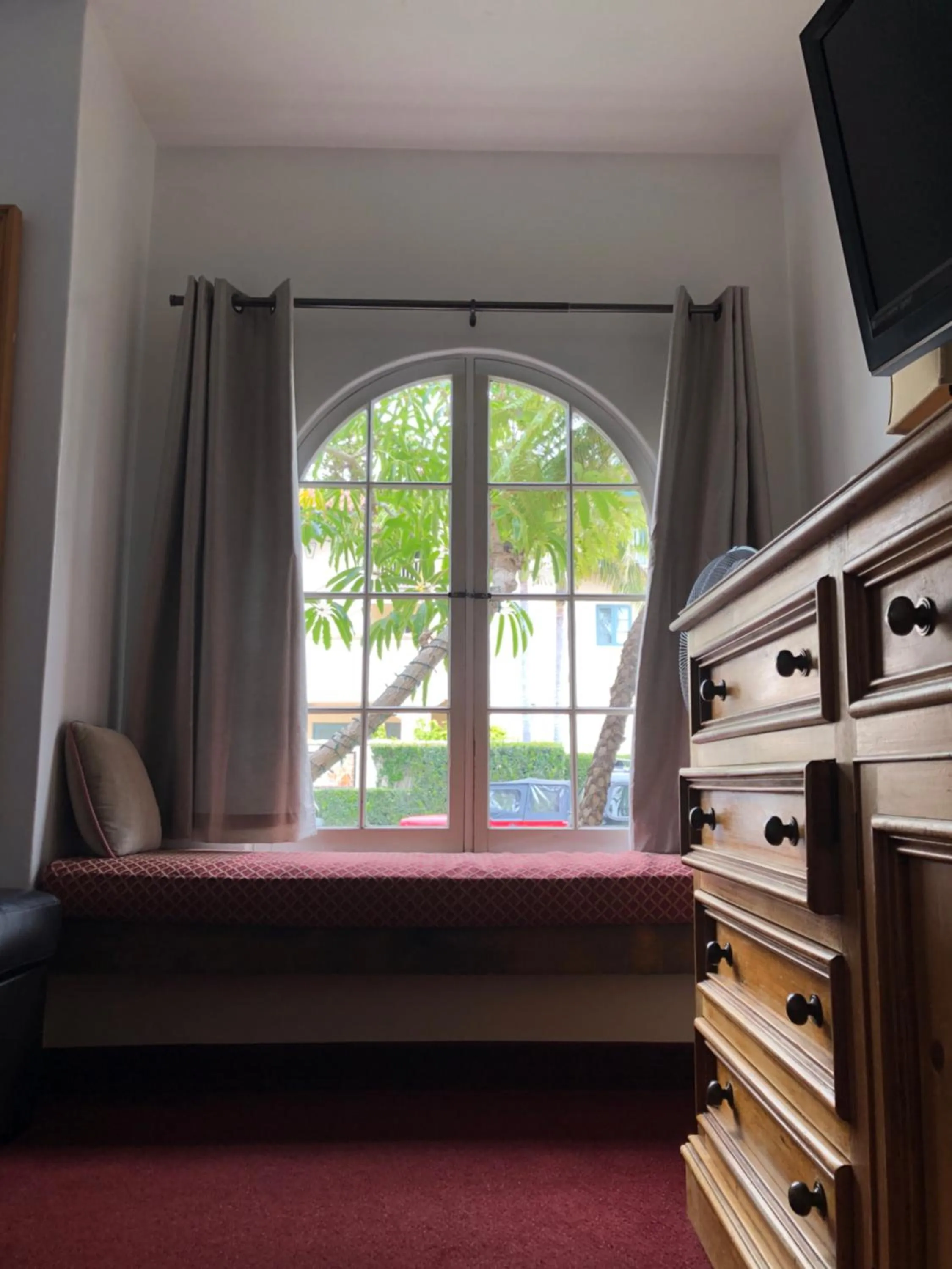 Bed in Villa Rosa Inn