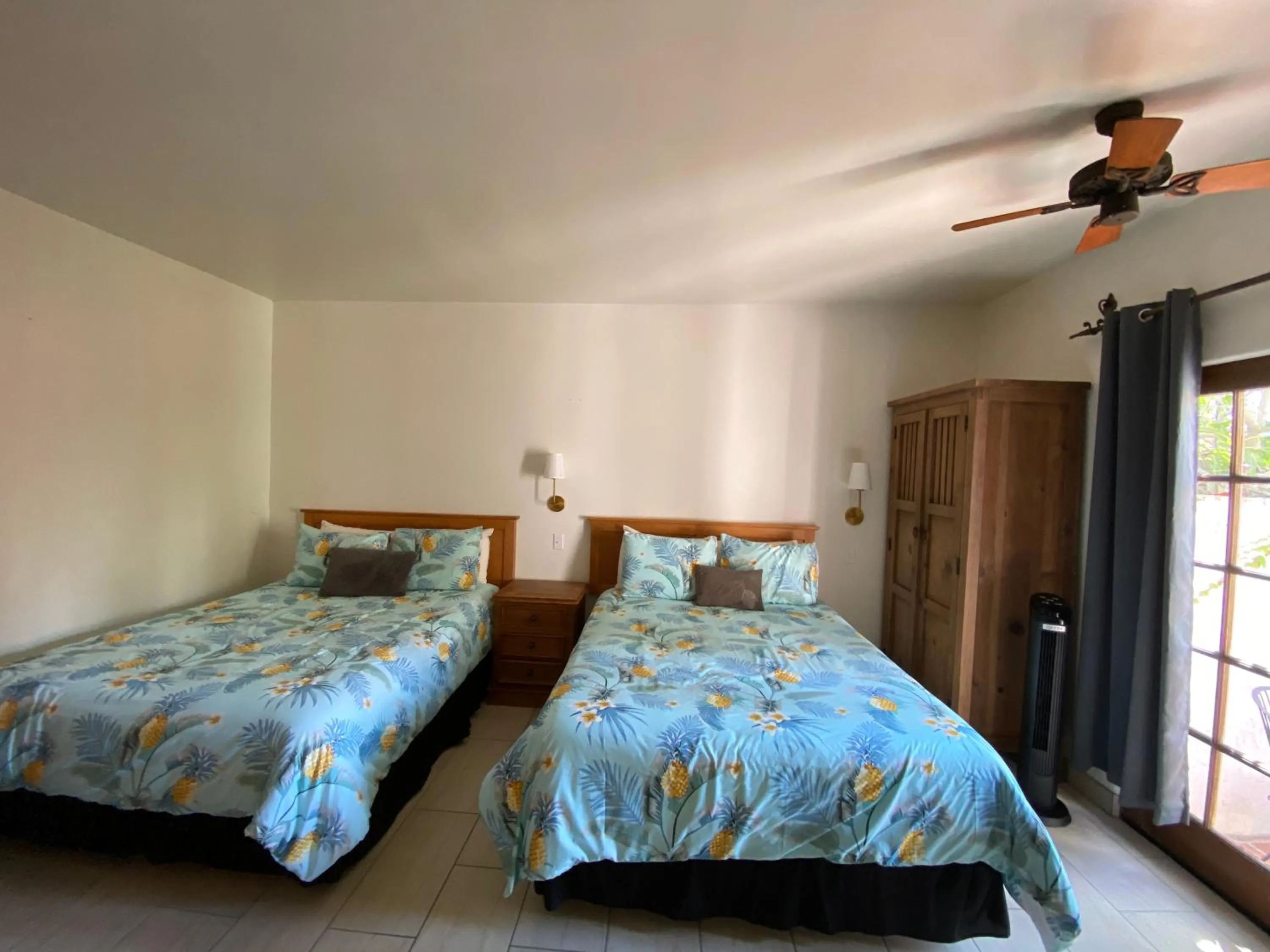 Bed in Villa Rosa Inn