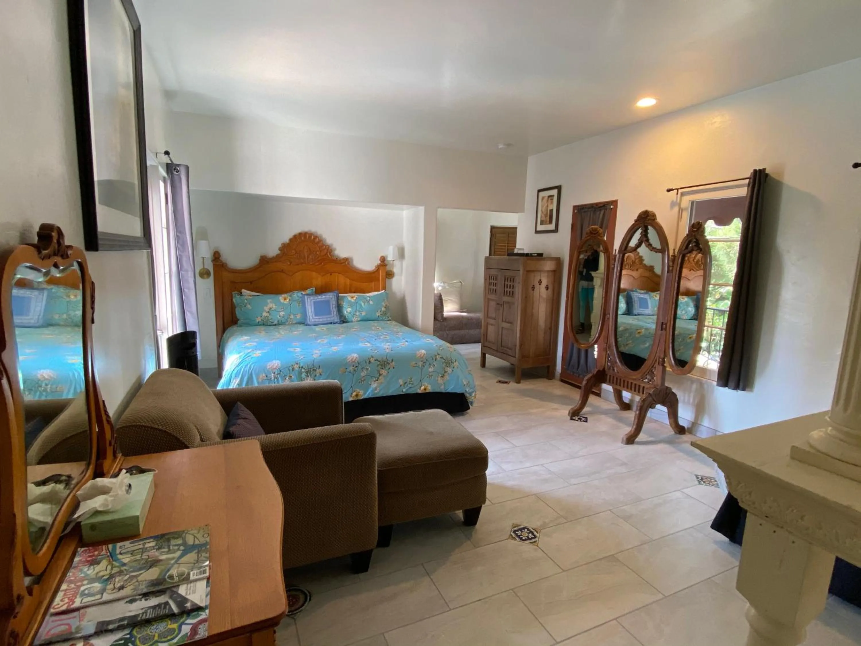 Bed in Villa Rosa Inn