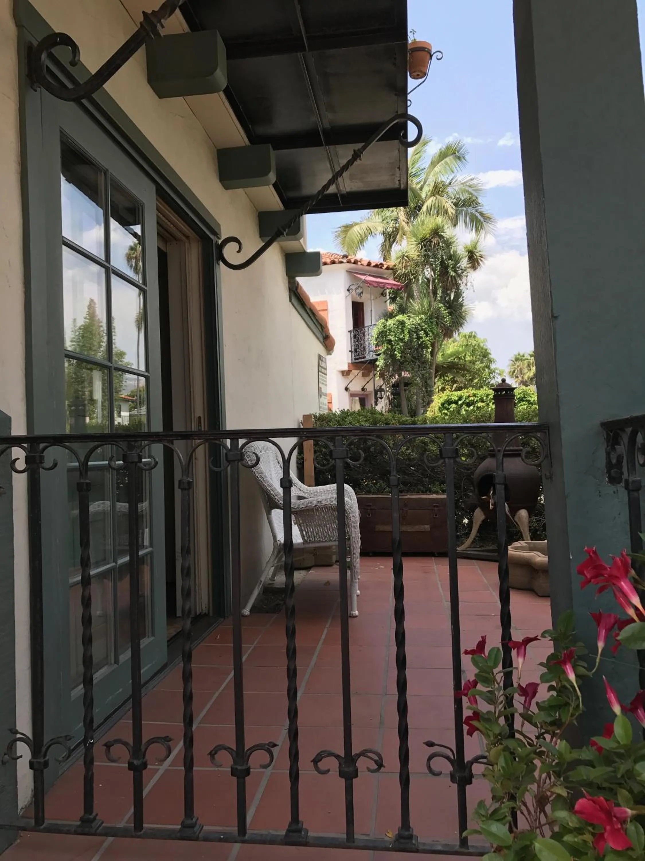 Patio in Ala Mar by the Sea