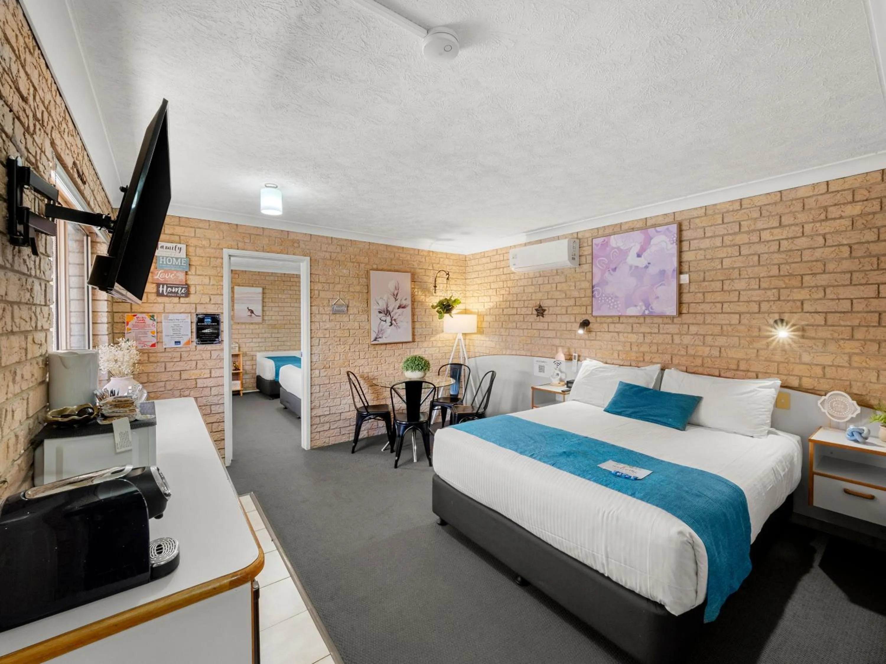 Bed in Kennedy Drive Boutique Motel - Close To City Centre & Airport