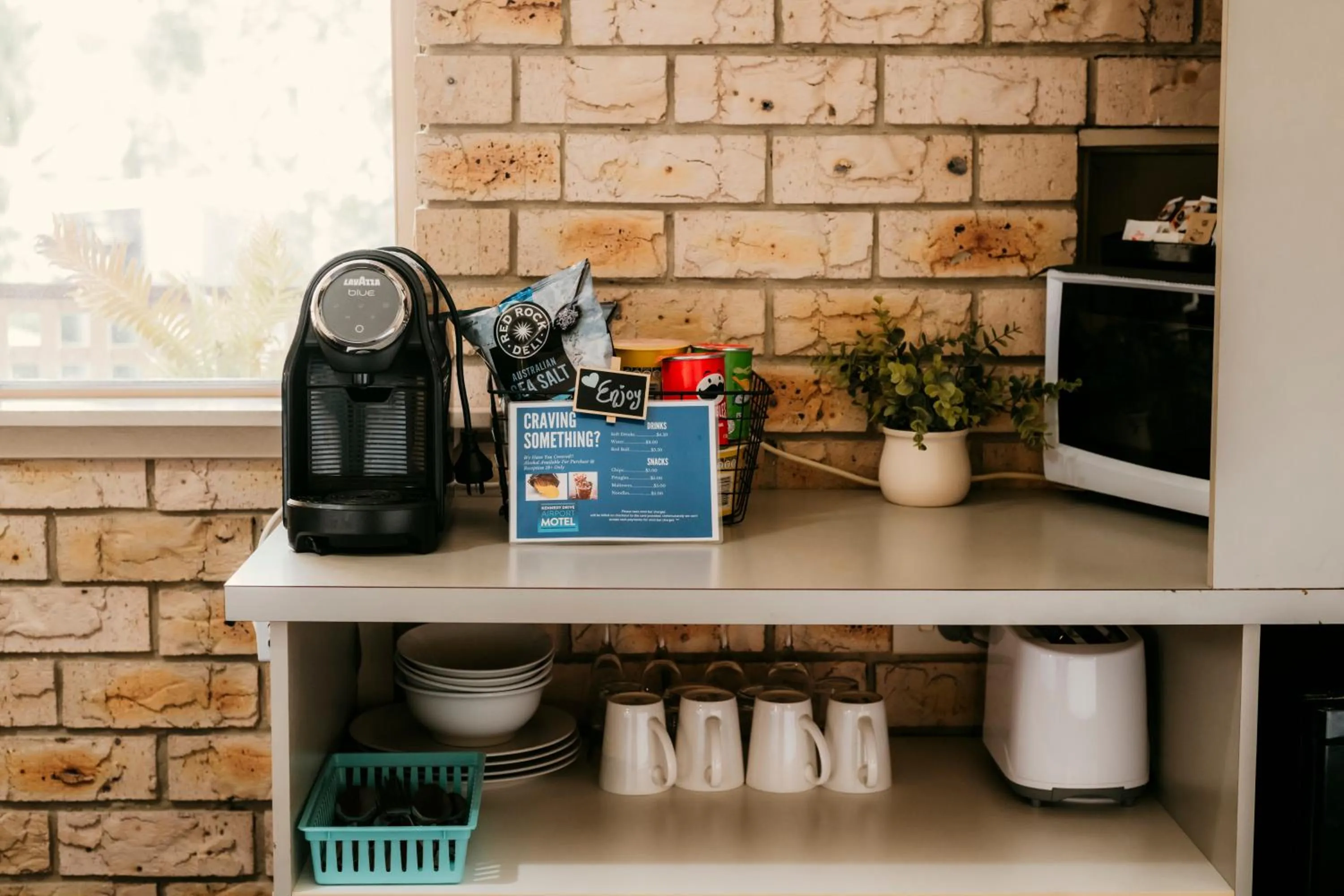 Kennedy Drive Boutique Motel - Close To City Centre & Airport