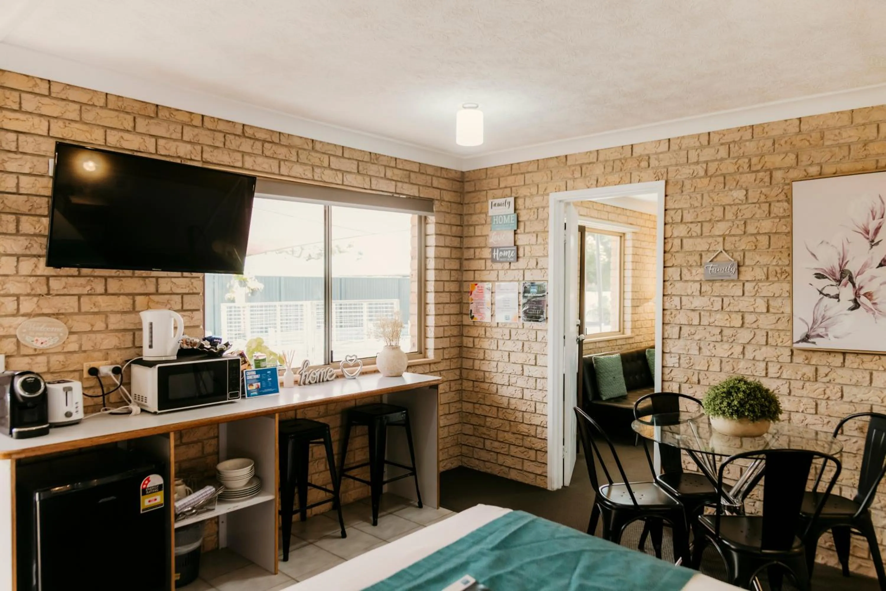 Kennedy Drive Boutique Motel - Close To City Centre & Airport