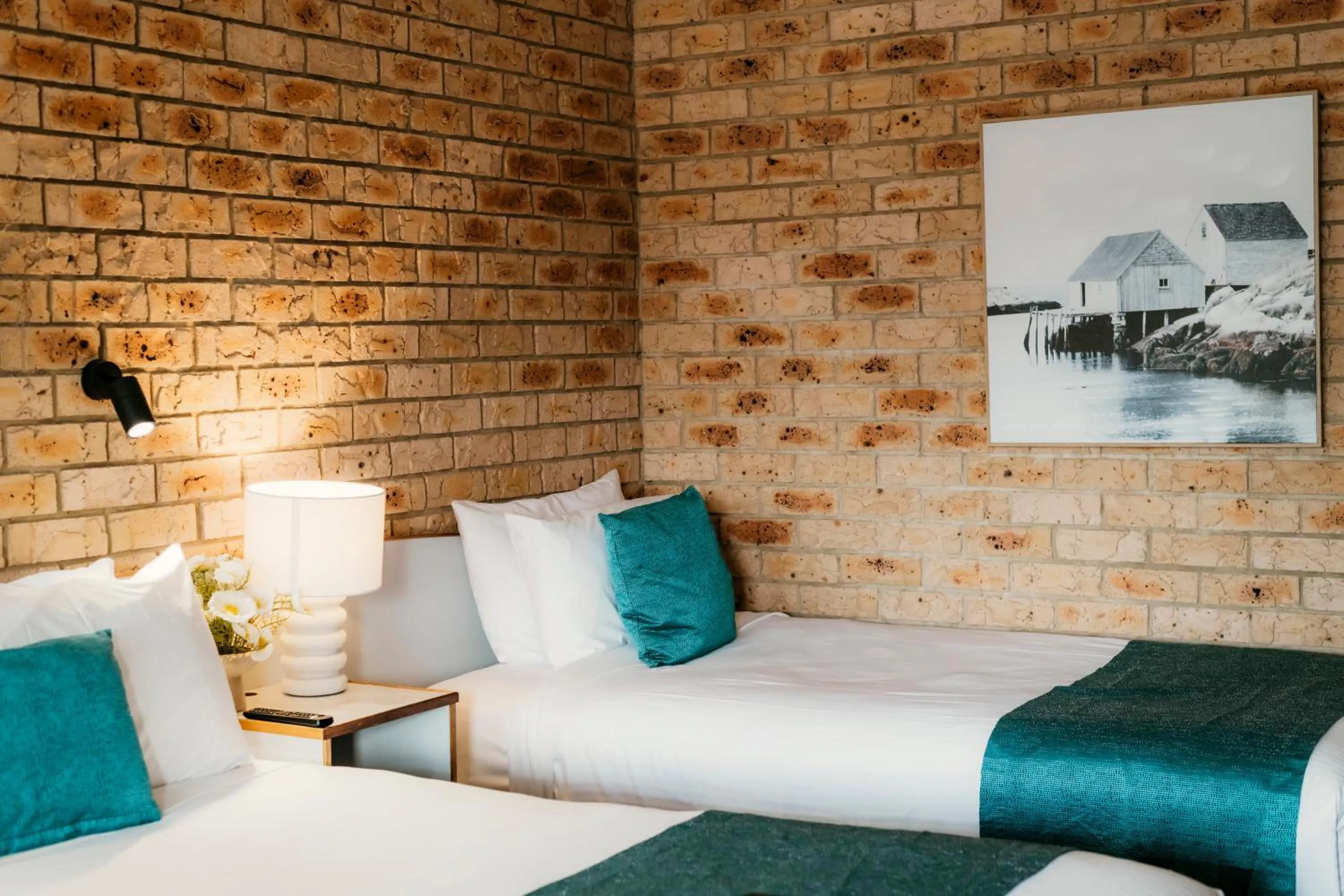 Bed in Kennedy Drive Boutique Motel - Close To City Centre & Airport