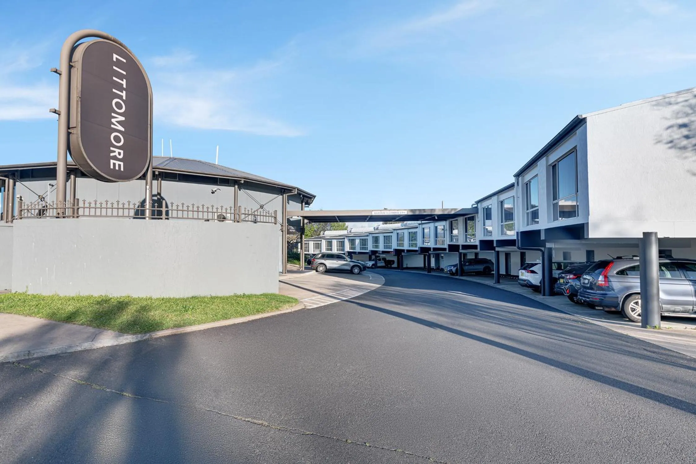 Property building in Littomore Hotel on Stewart, Bathurst