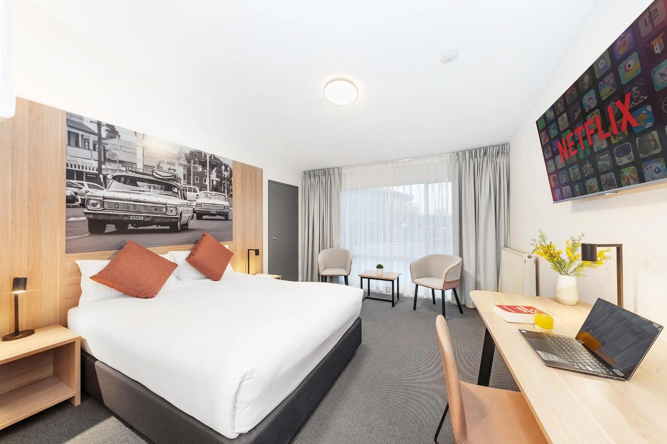 Photo of the whole room, Bed in Littomore Hotel on Stewart, Bathurst