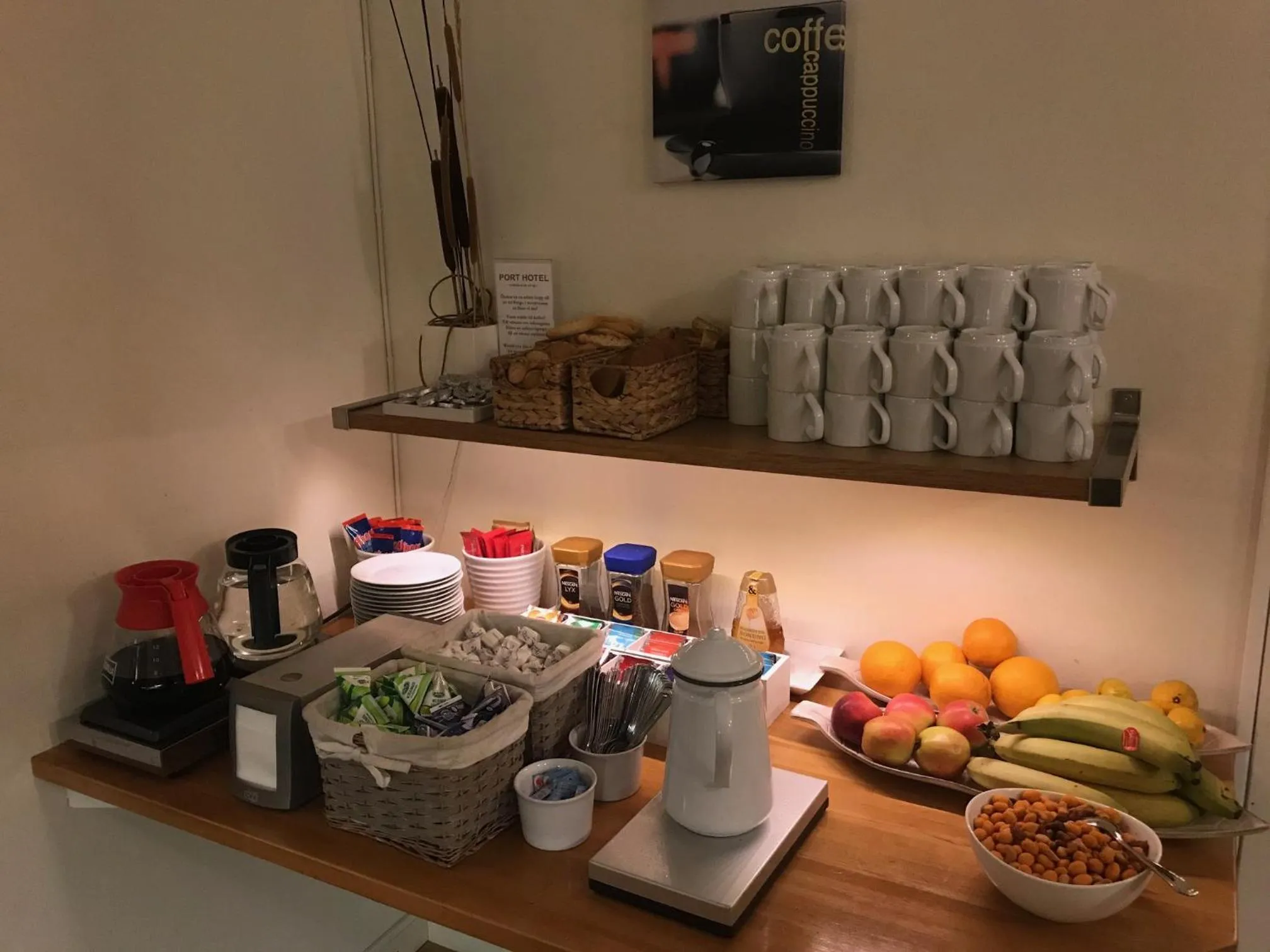 Coffee/tea facilities in Port Hotel